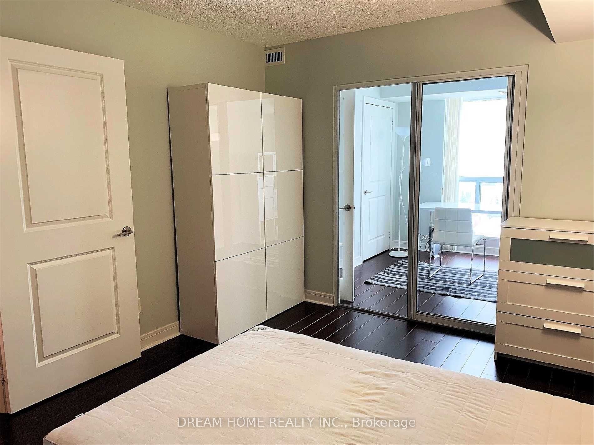 35 Bales Avenue 1012, Toronto, ON M2N 7L7 photo 2