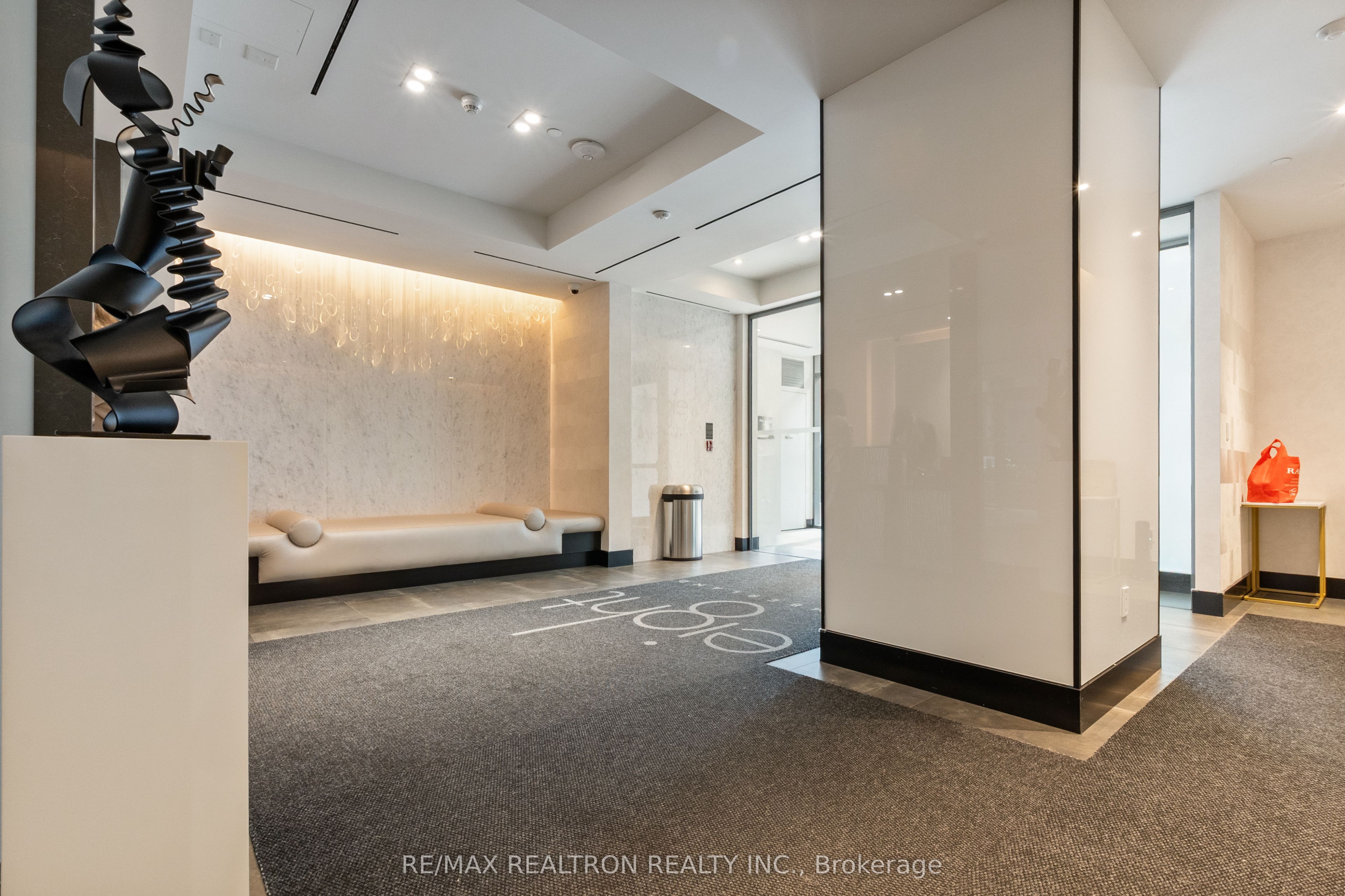 8 Cumberland Street 2704, Toronto, ON M4W 0B6 photo 3