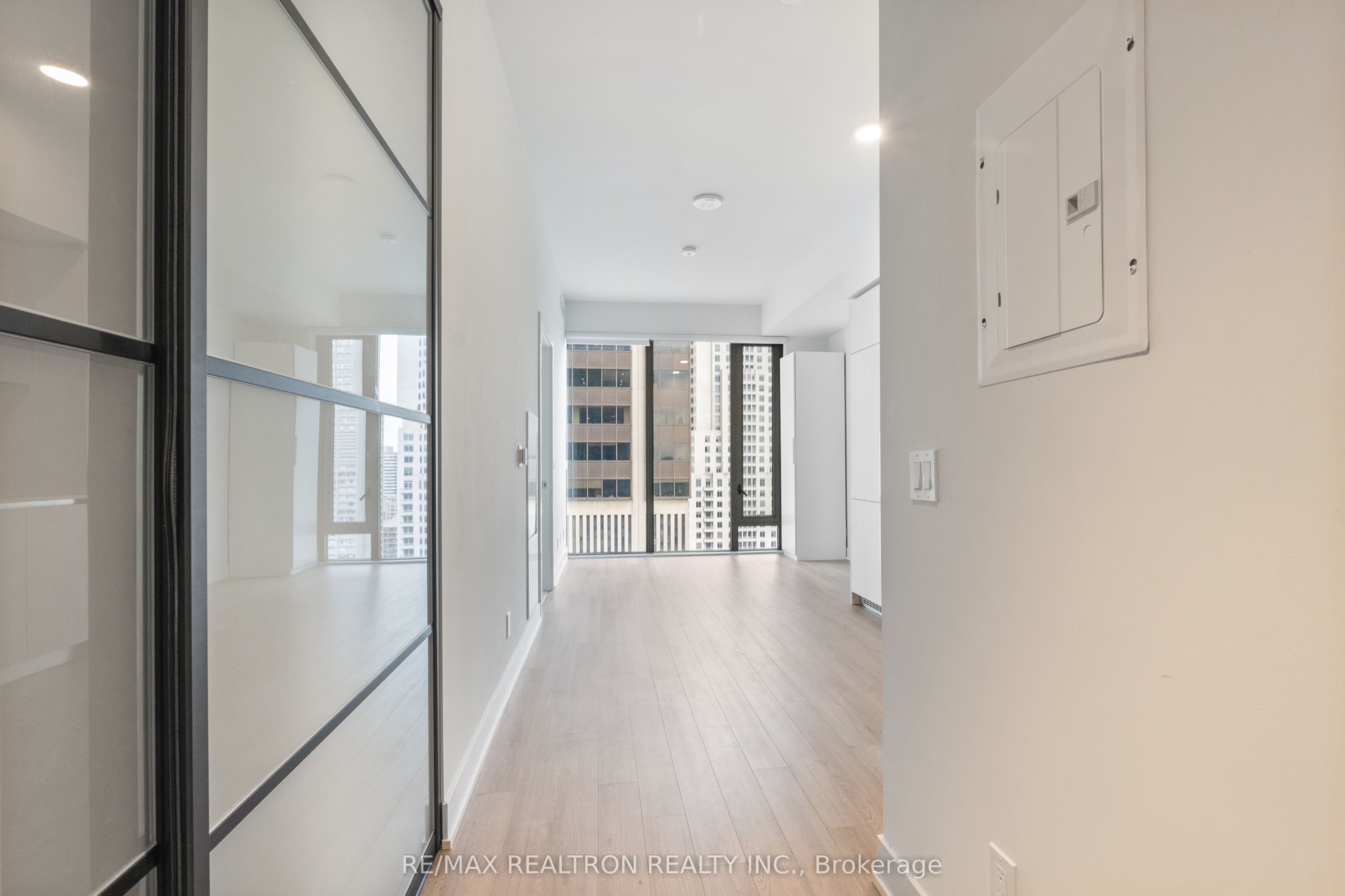 8 Cumberland Street 2704, Toronto, ON M4W 0B6 photo 4