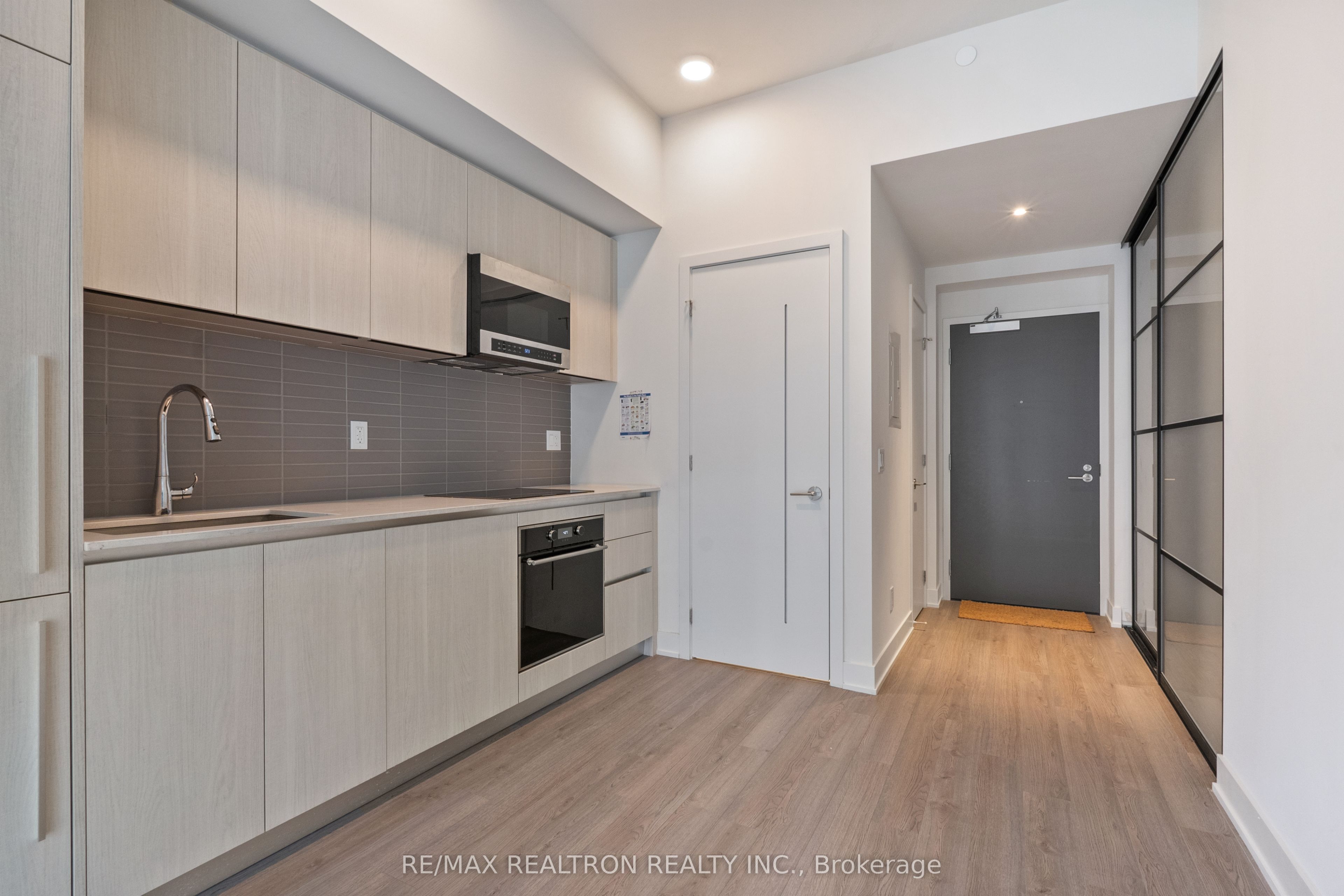 8 Cumberland Street 2704, Toronto, ON M4W 0B6 photo 5