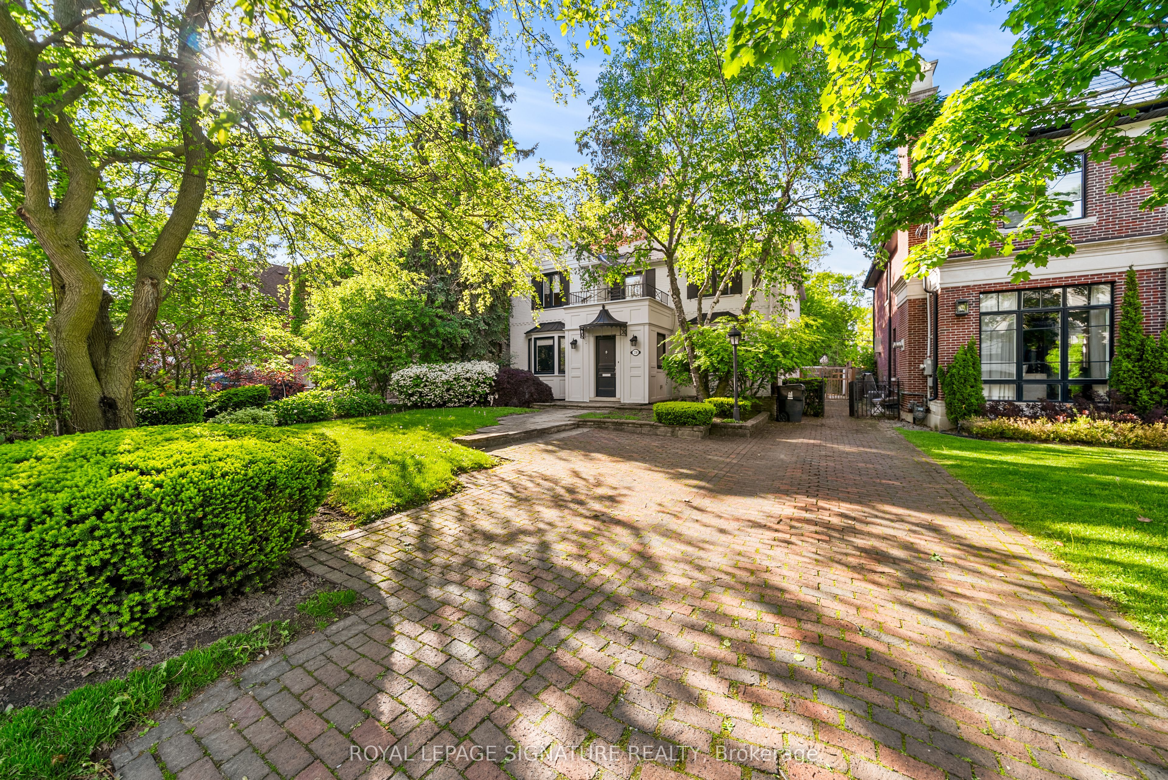 230 Strathallan Wood, Toronto, ON M5N 1T4 photo 2