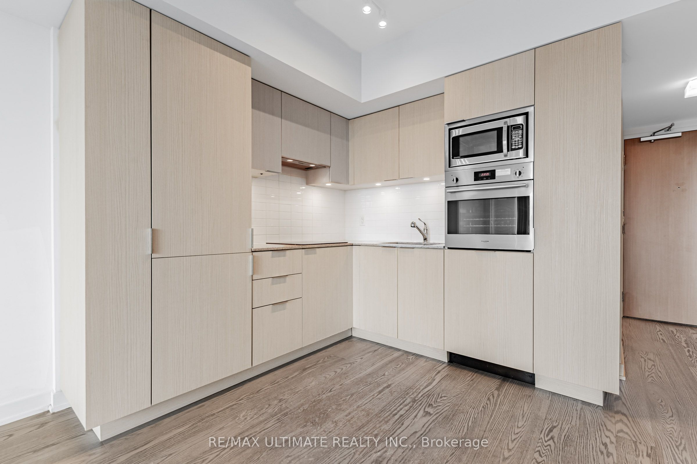 11 Wellesley Street W 5003, Toronto, ON M4Y 0G4 photo 3