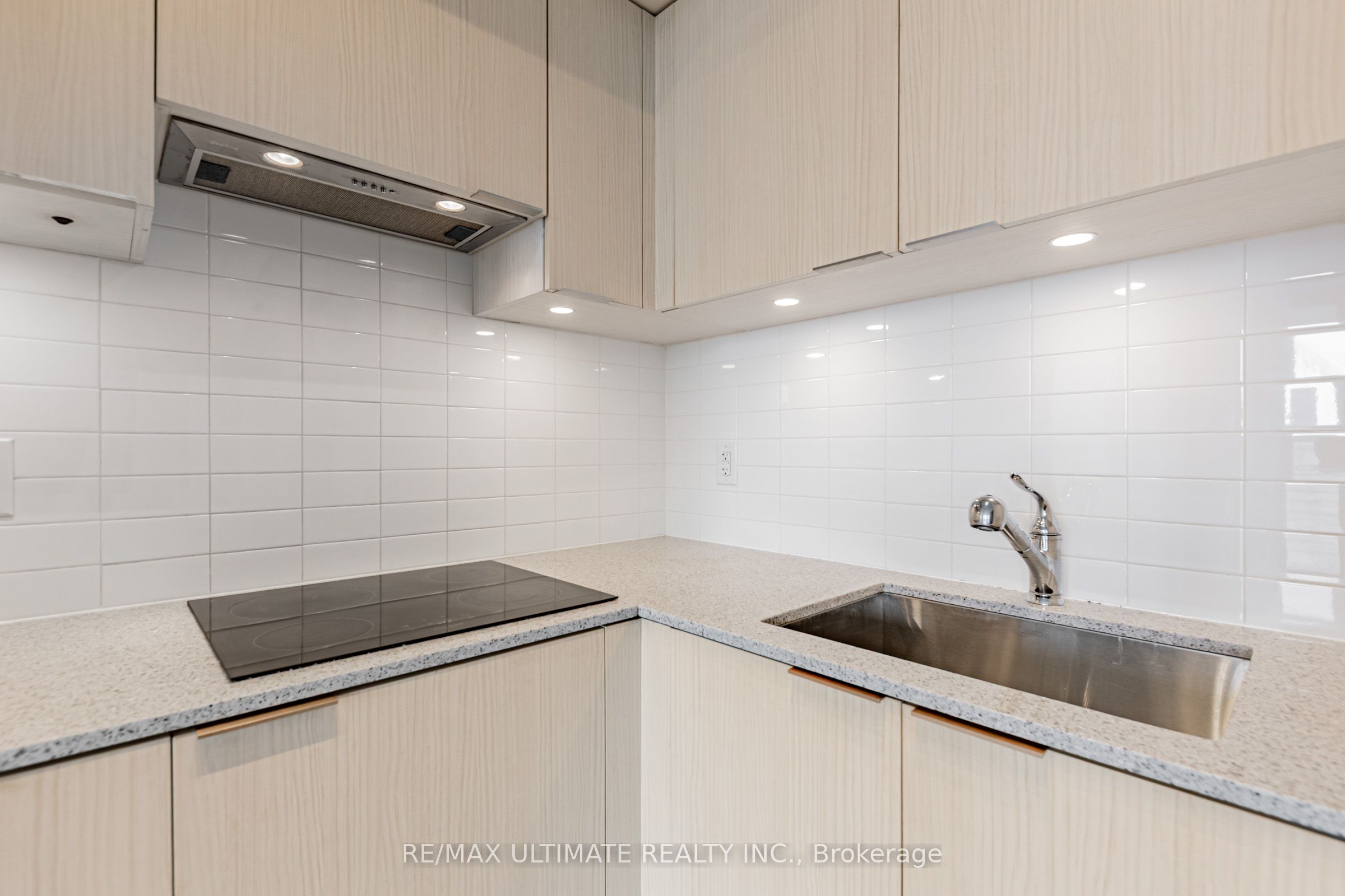 11 Wellesley Street W 5003, Toronto, ON M4Y 0G4 photo 4