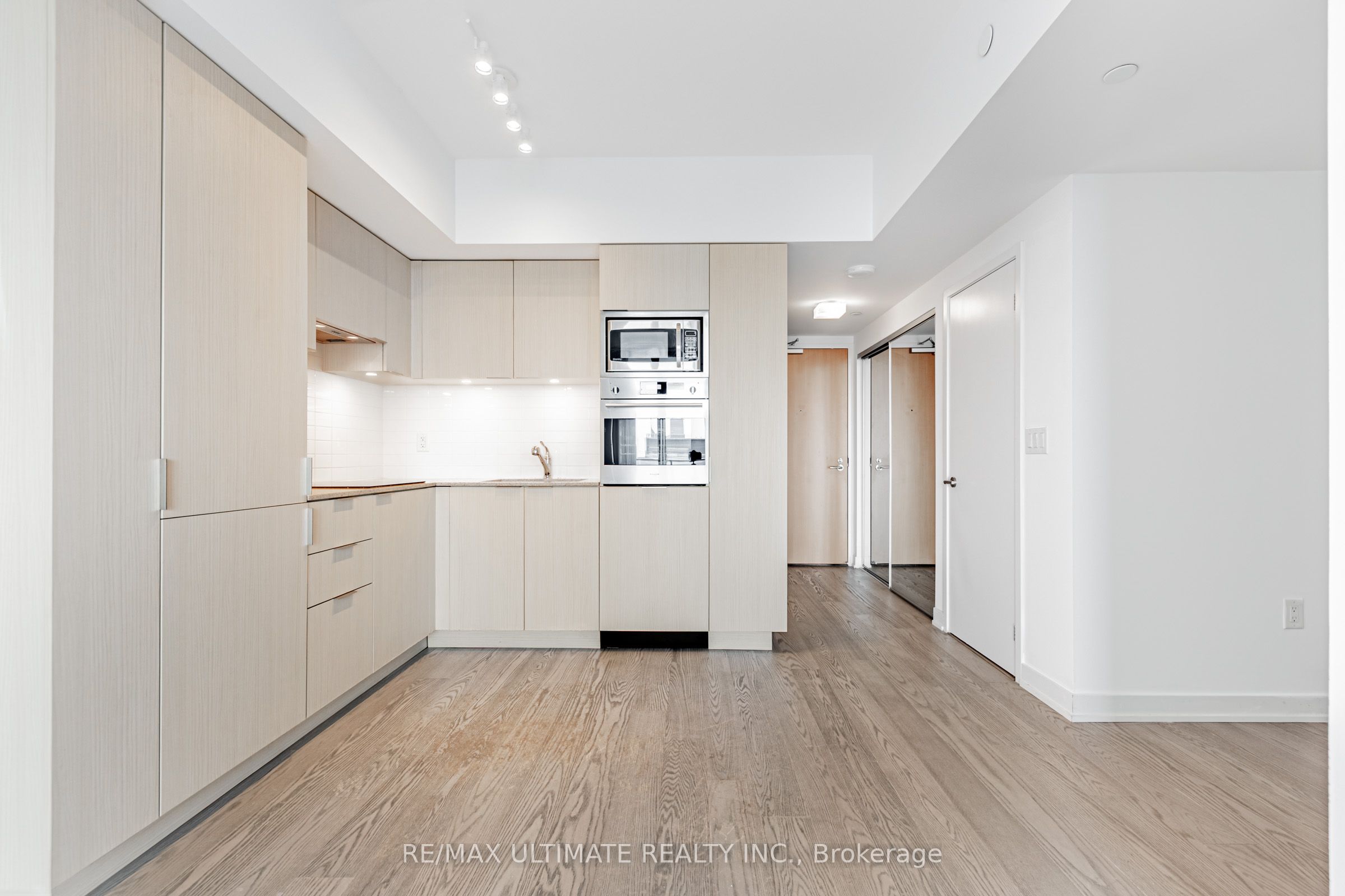 11 Wellesley Street W 5003, Toronto, ON M4Y 0G4 photo 5