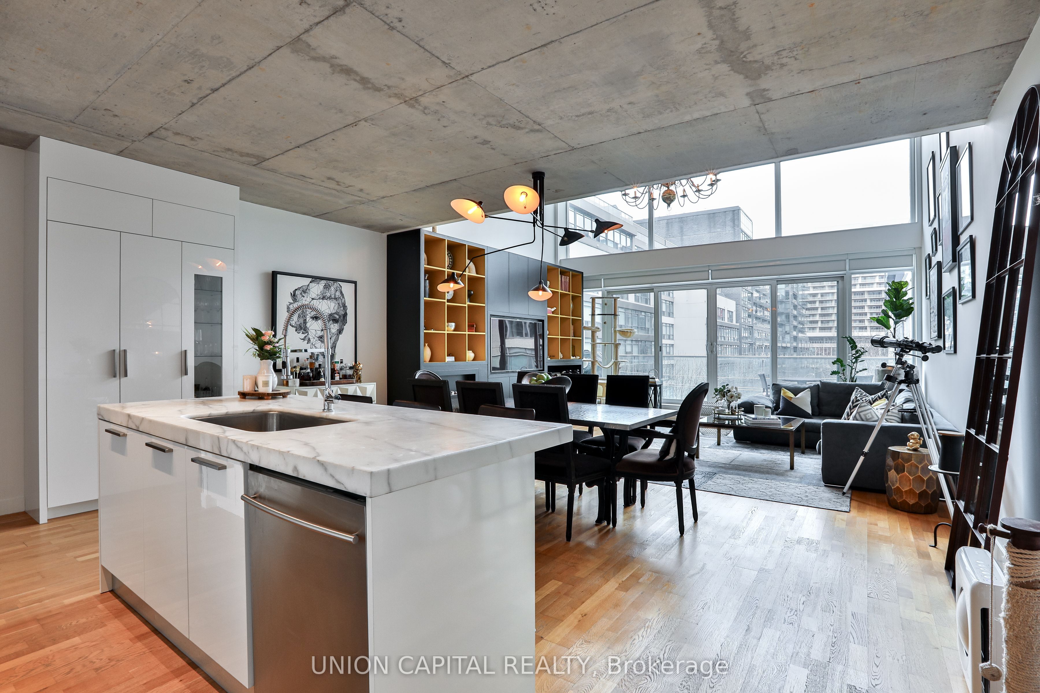 75 Portland Street 504, Toronto, ON M5V 2M9 photo 3
