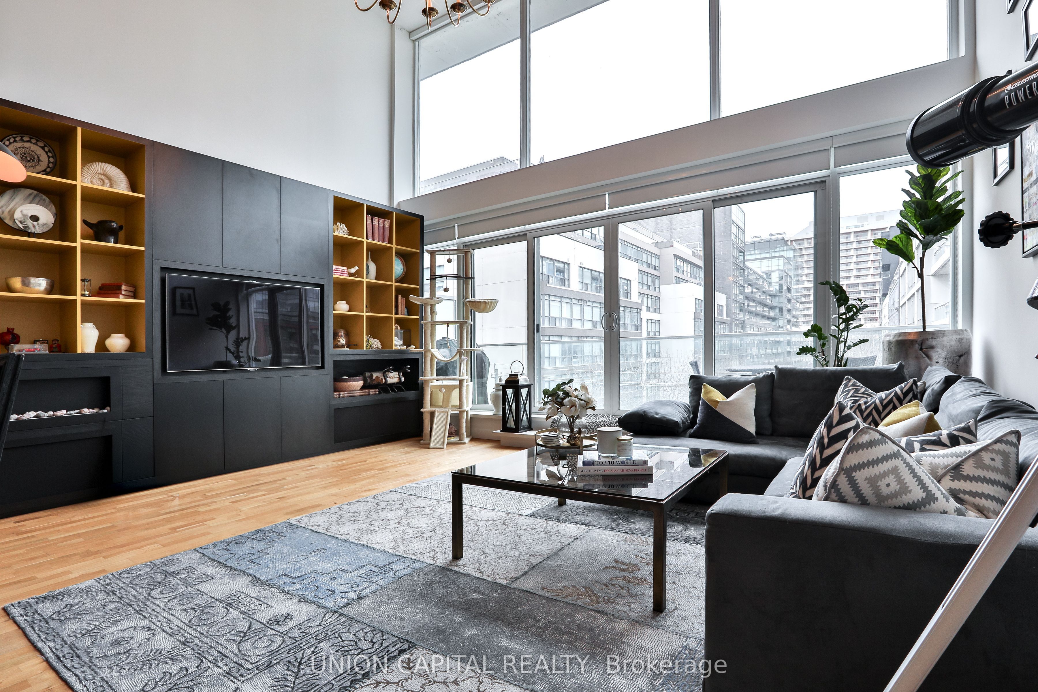 75 Portland Street 504, Toronto, ON M5V 2M9 photo 5