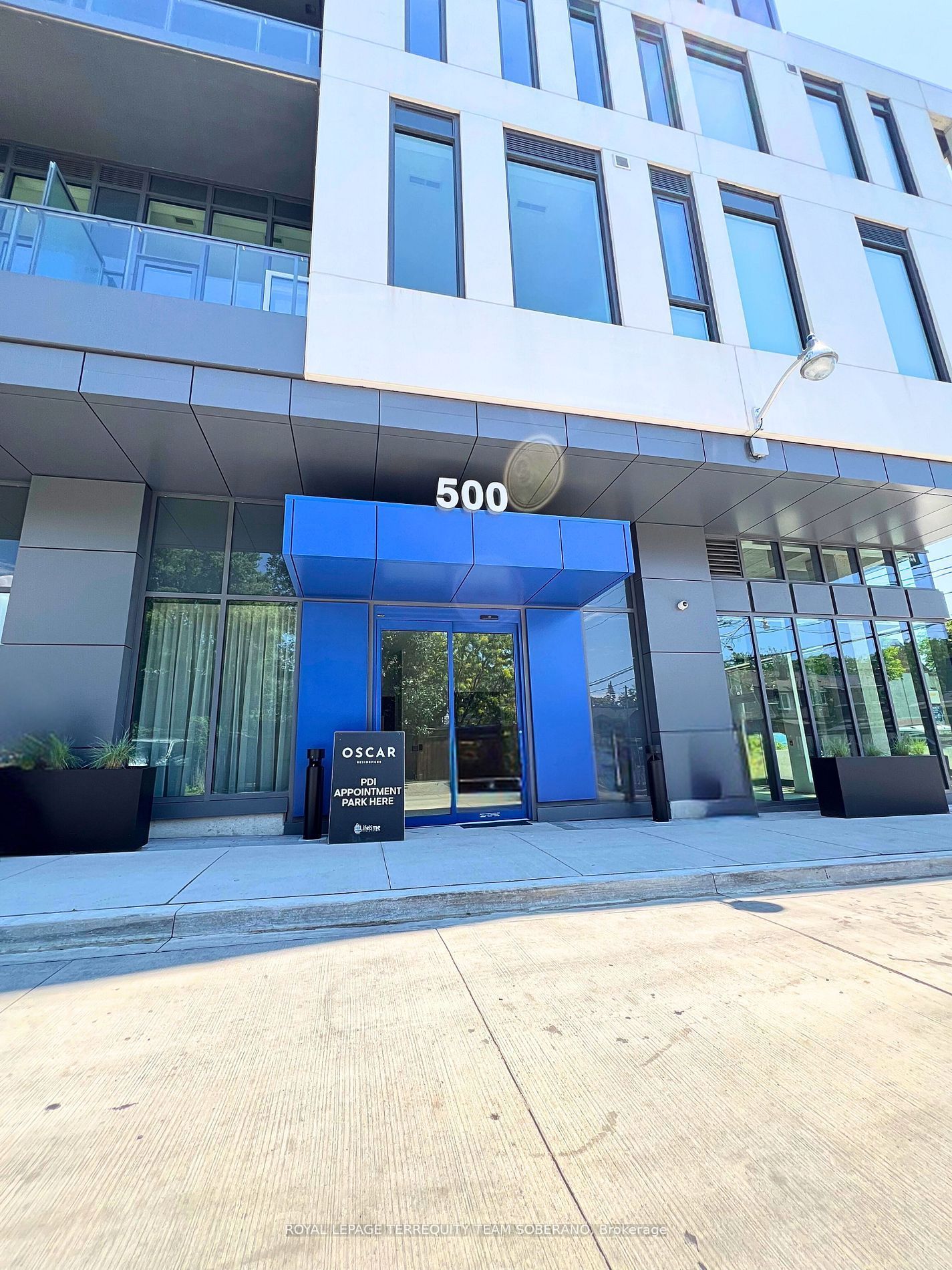 500 Dupont Street 721, Toronto, ON M6G 0B8 photo 2
