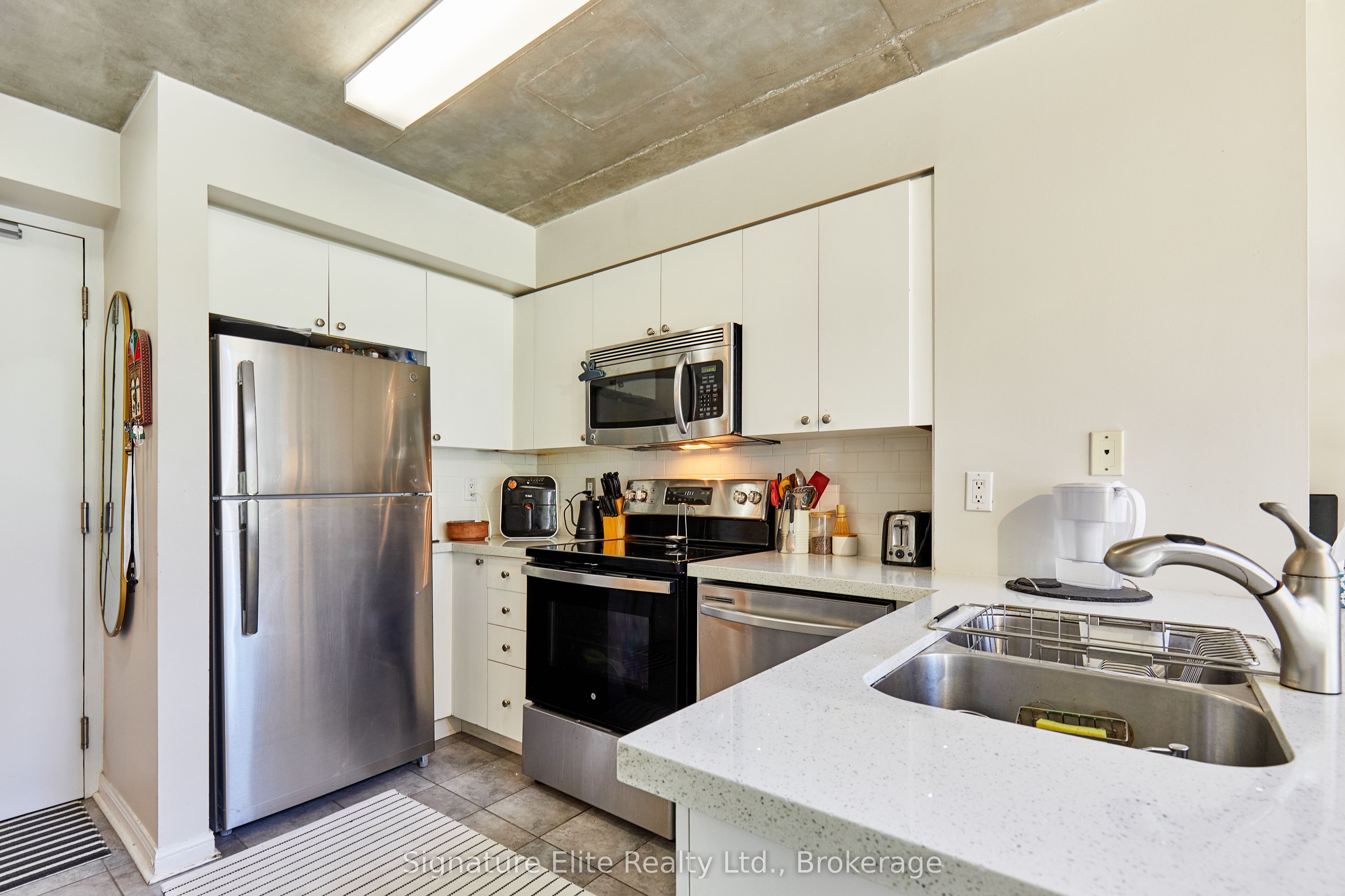 1029 King Street W 204, Toronto, ON M6K 3M9 photo 4
