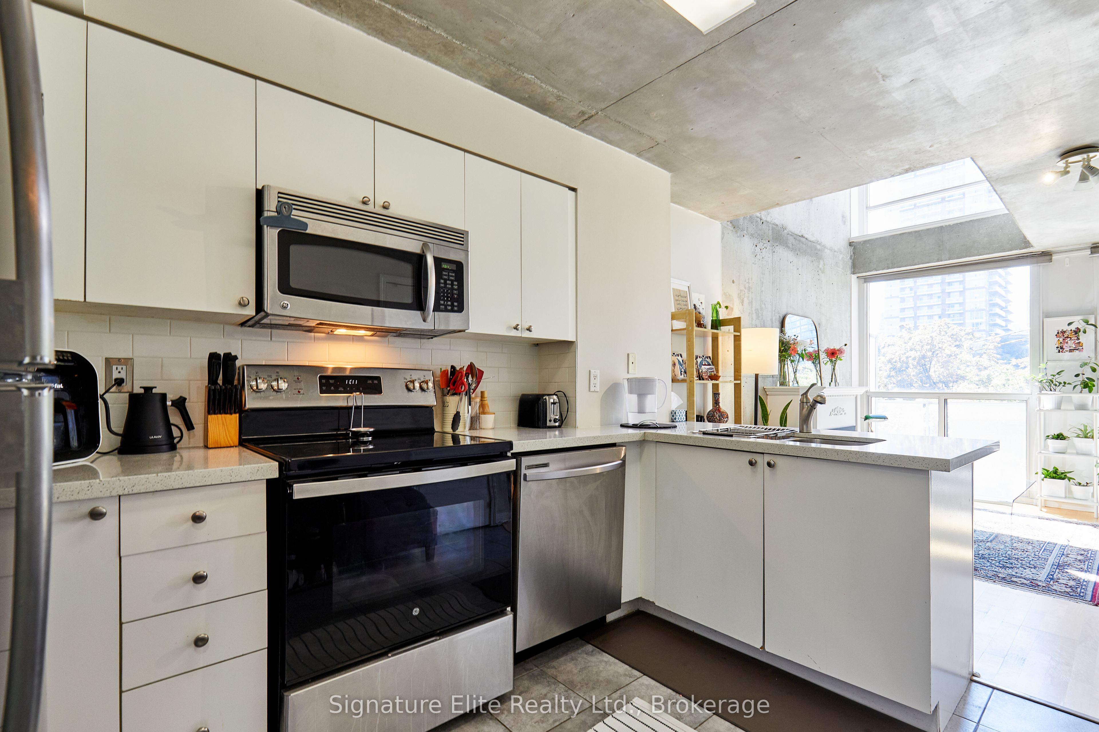 1029 King Street W 204, Toronto, ON M6K 3M9 photo 5