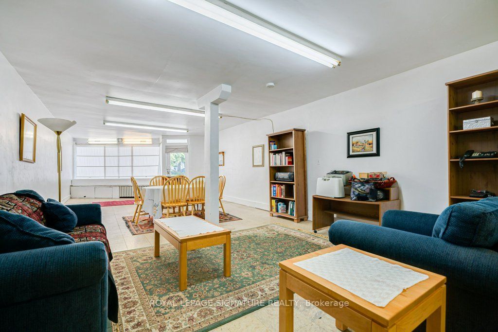 724 Vaughan Road, Toronto, ON M6E 2Y9 photo 4