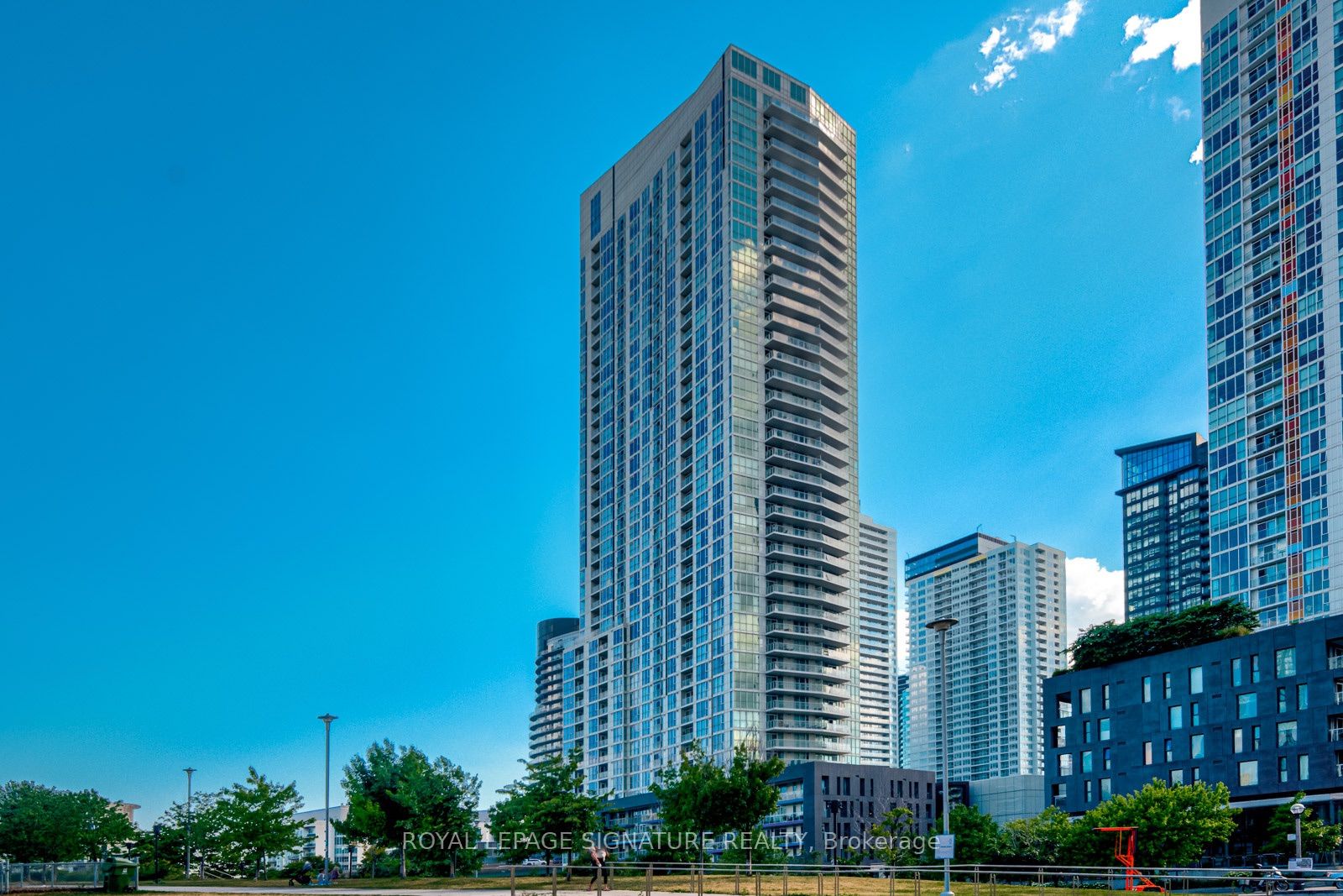 75 Queens Wharf Road 318, Toronto, ON M5V 0J8 photo 2