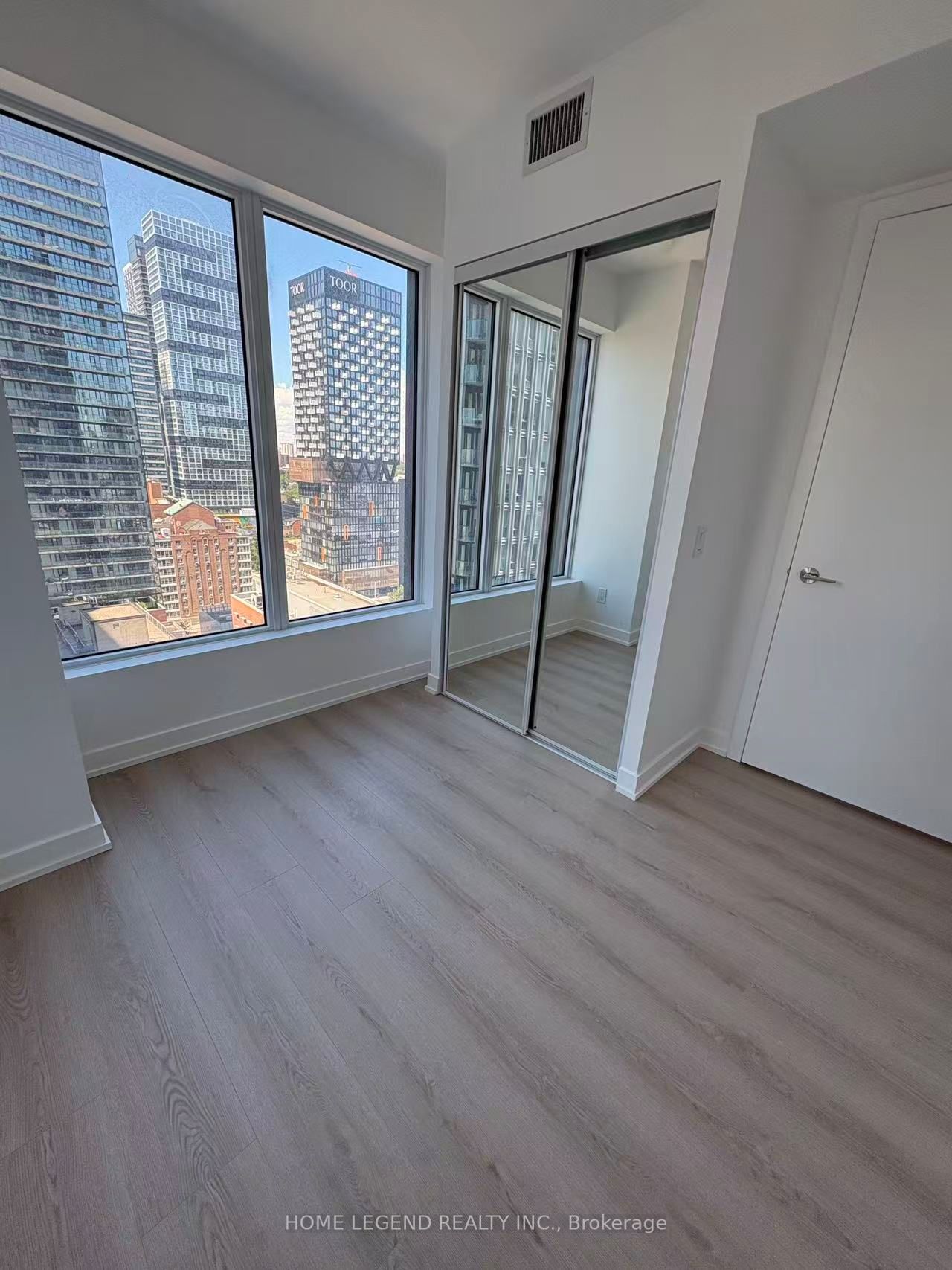 100 Queen Street S 2115, Toronto, ON M5C 0B5 photo 5