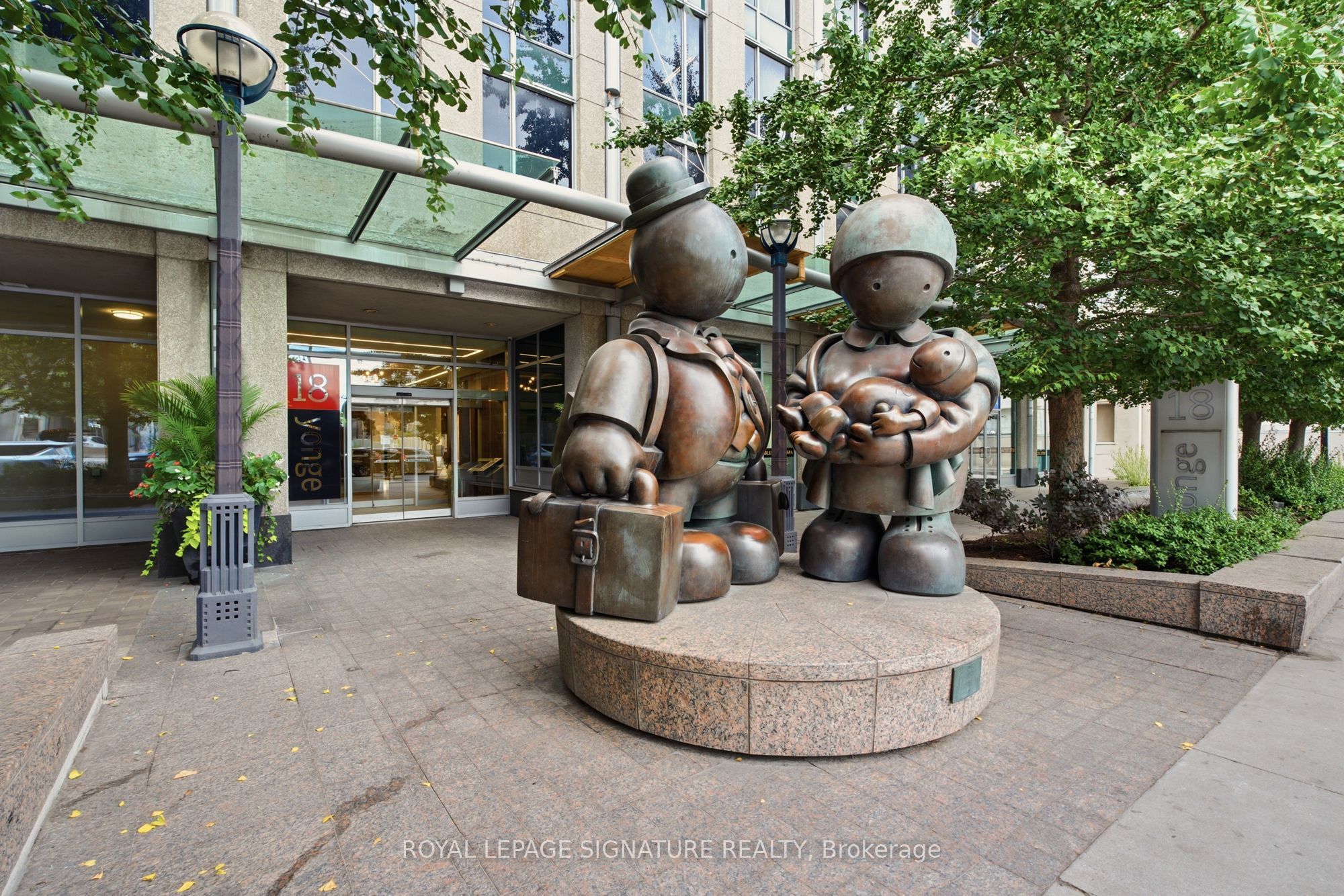 18 Yonge Street 2011, Toronto, ON M5E 1Z8 photo 3