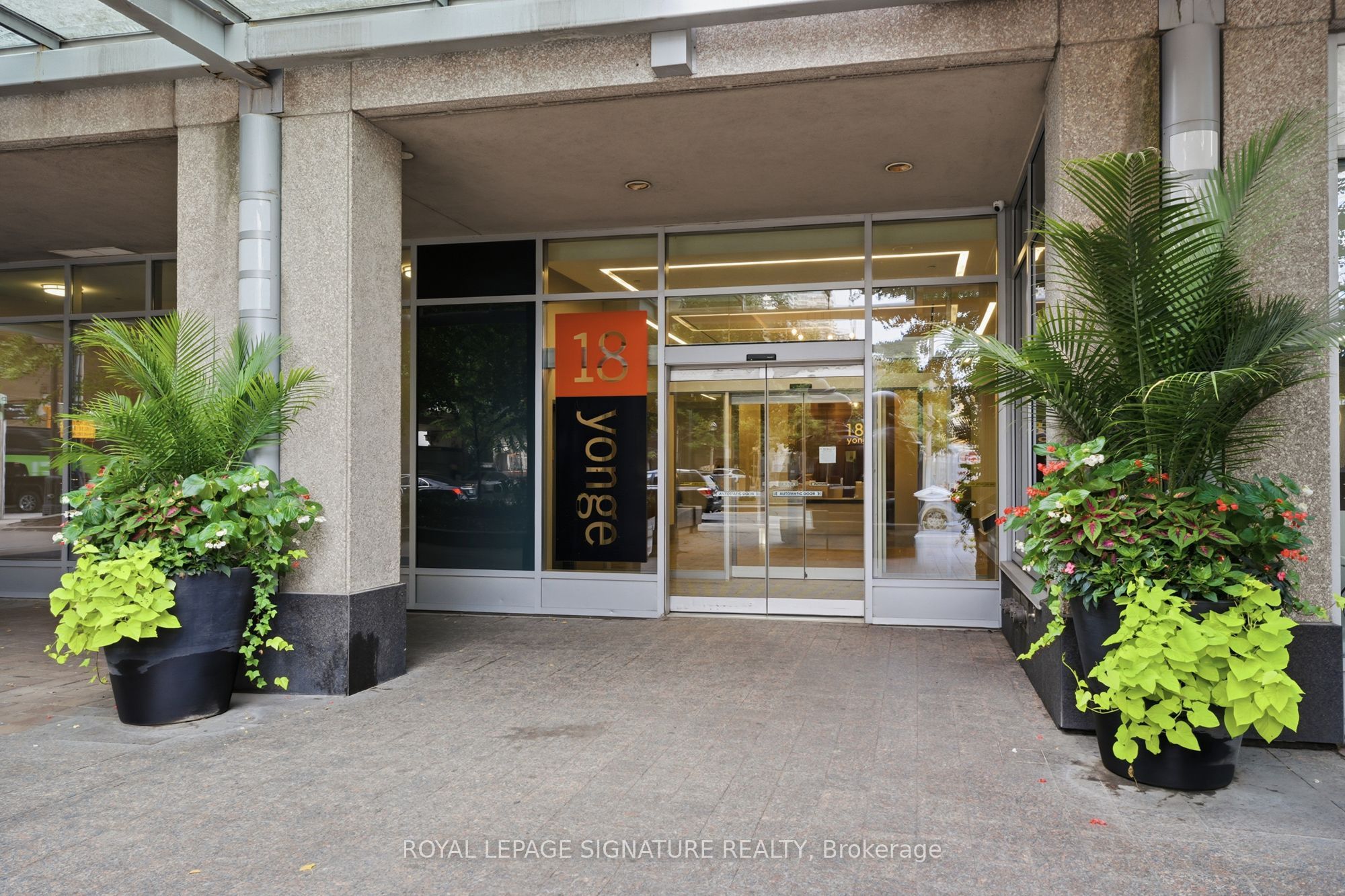 18 Yonge Street 2011, Toronto, ON M5E 1Z8 photo 4