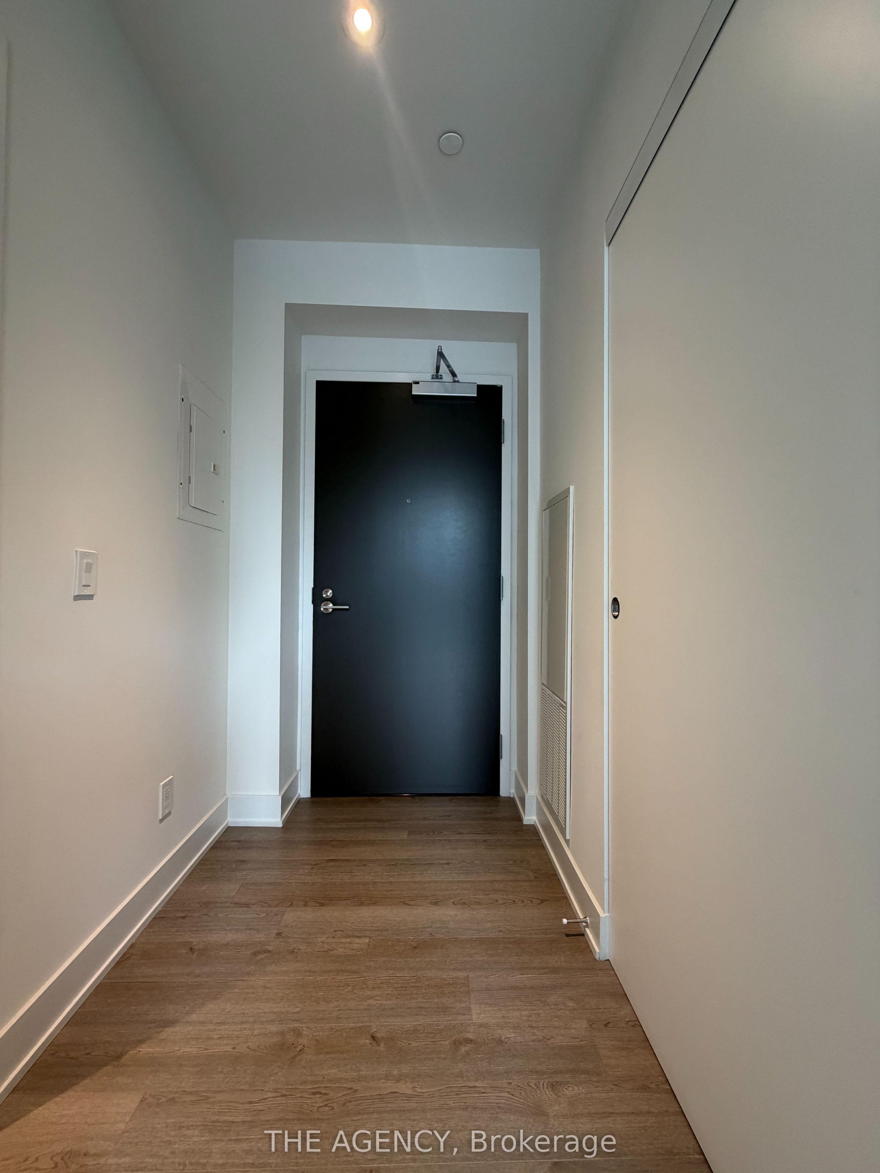8 Cumberland Street 703, Toronto, ON M4W 0B6 photo 2