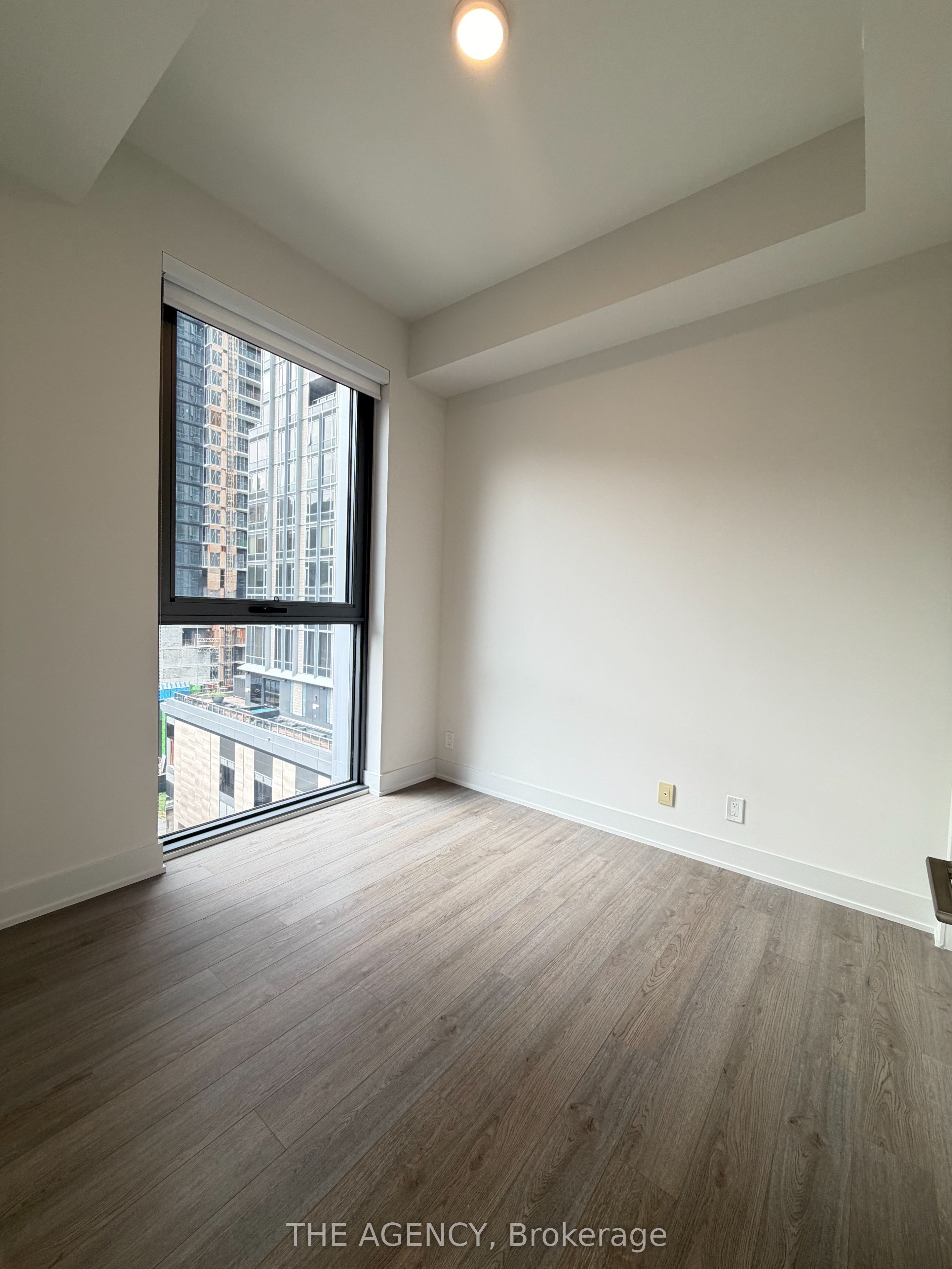 8 Cumberland Street 703, Toronto, ON M4W 0B6 photo 3