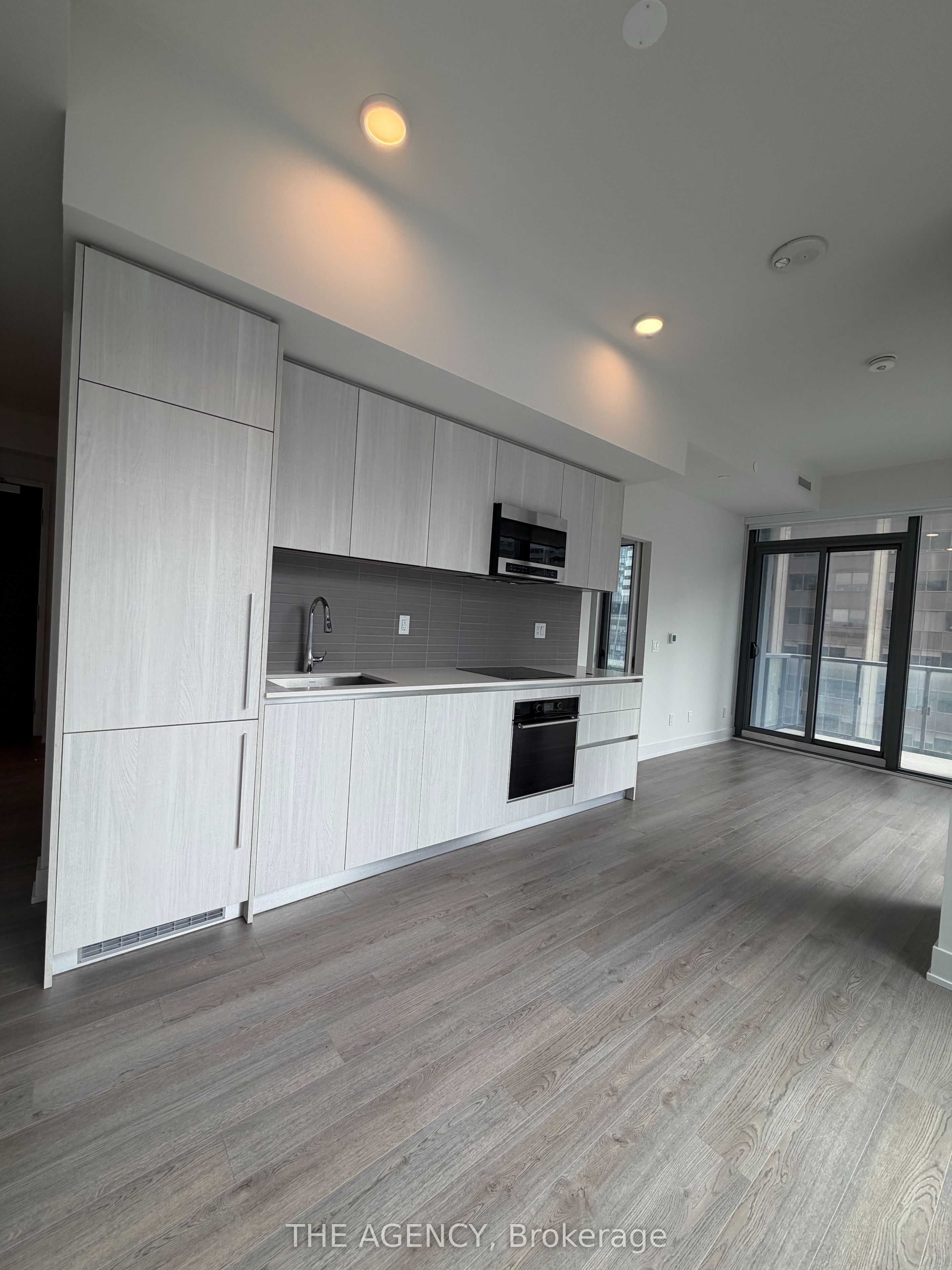 8 Cumberland Street 703, Toronto, ON M4W 0B6 photo 5