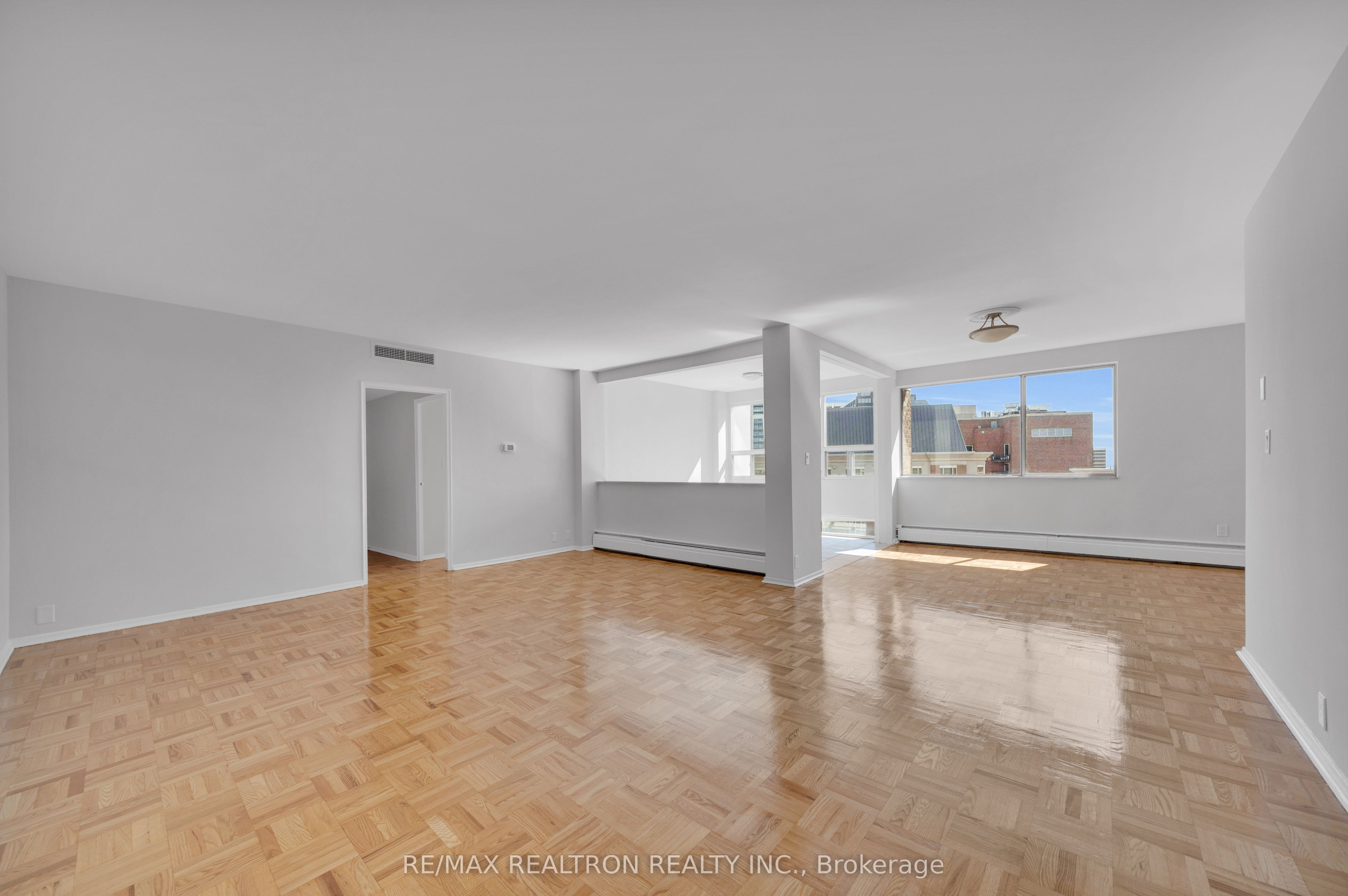9 Deer Park Crescent 1501, Toronto, ON M4V 2C4
