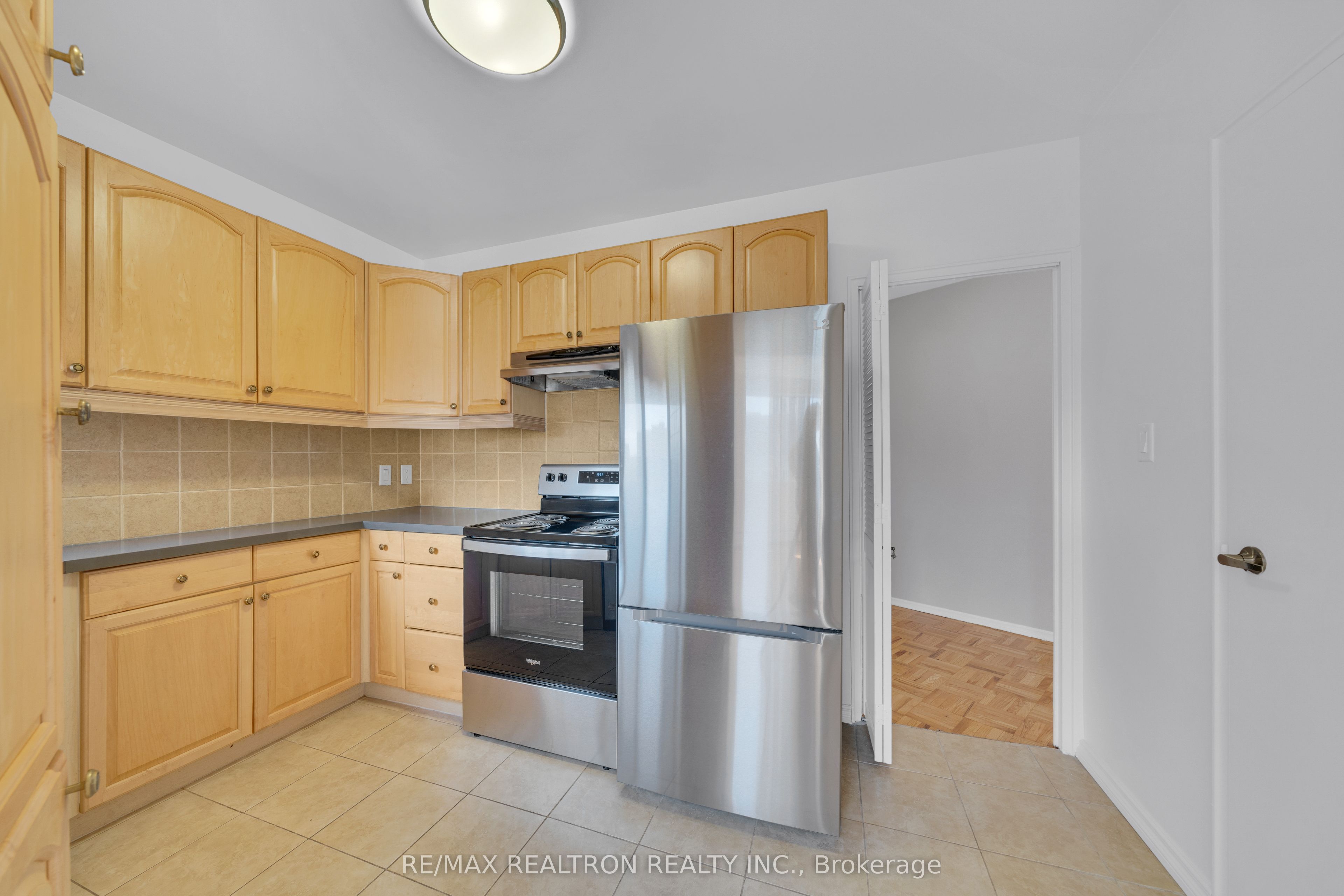 9 Deer Park Crescent 1501, Toronto, ON M4V 2C4 photo 4