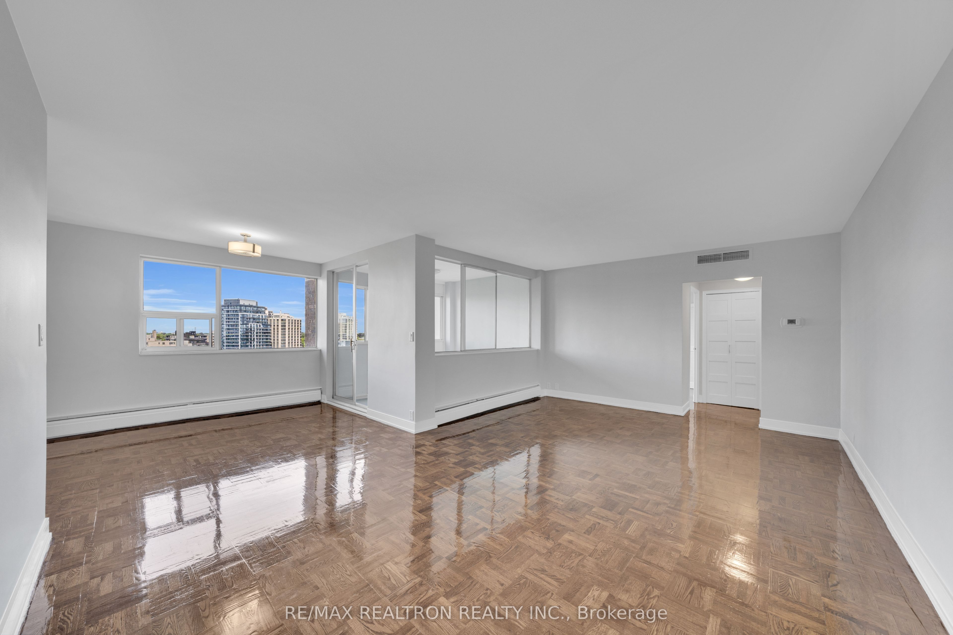9 Deer Park Crescent 1602, Toronto, ON M4V 2C4