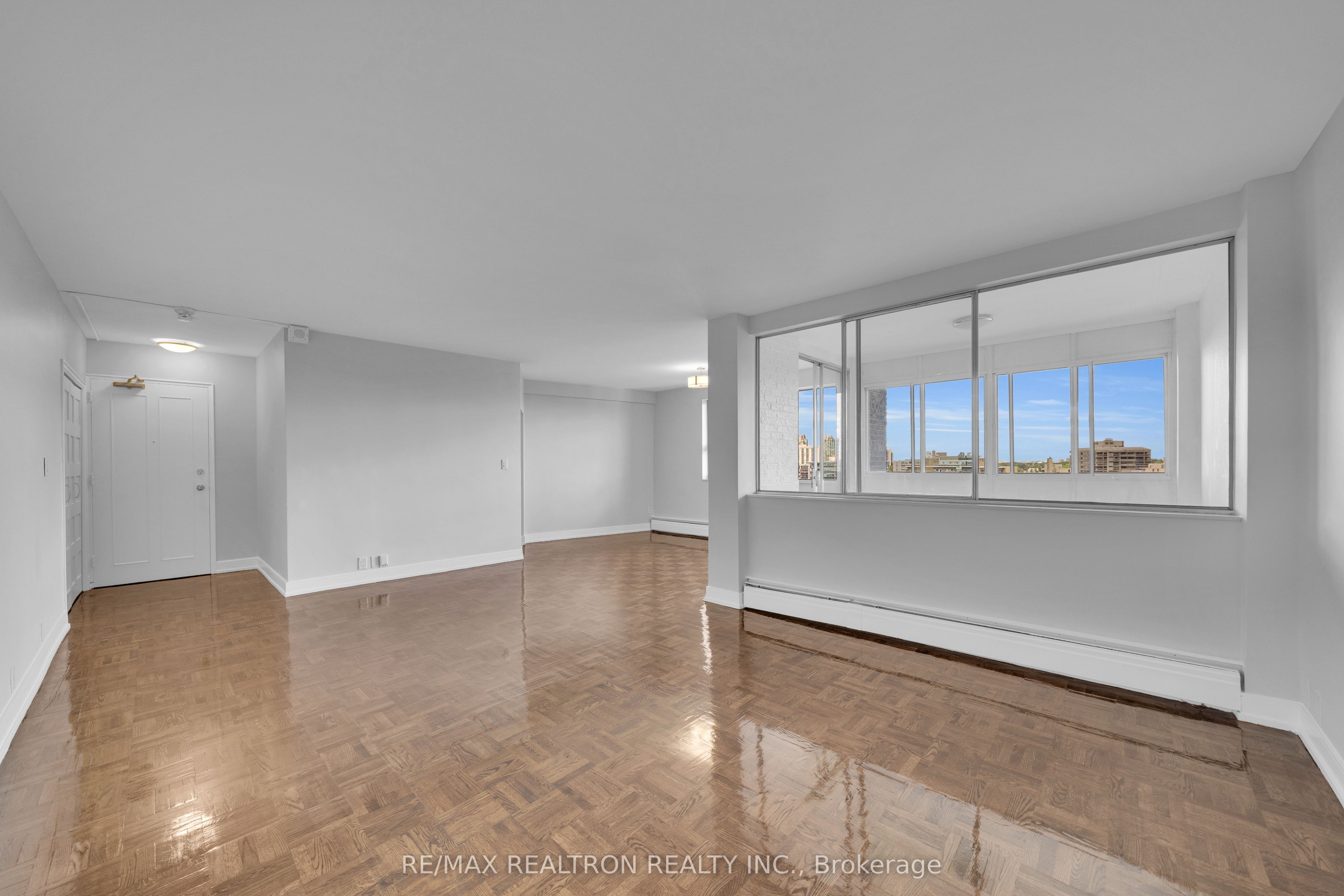 9 Deer Park Crescent 1602, Toronto, ON M4V 2C4 photo 2