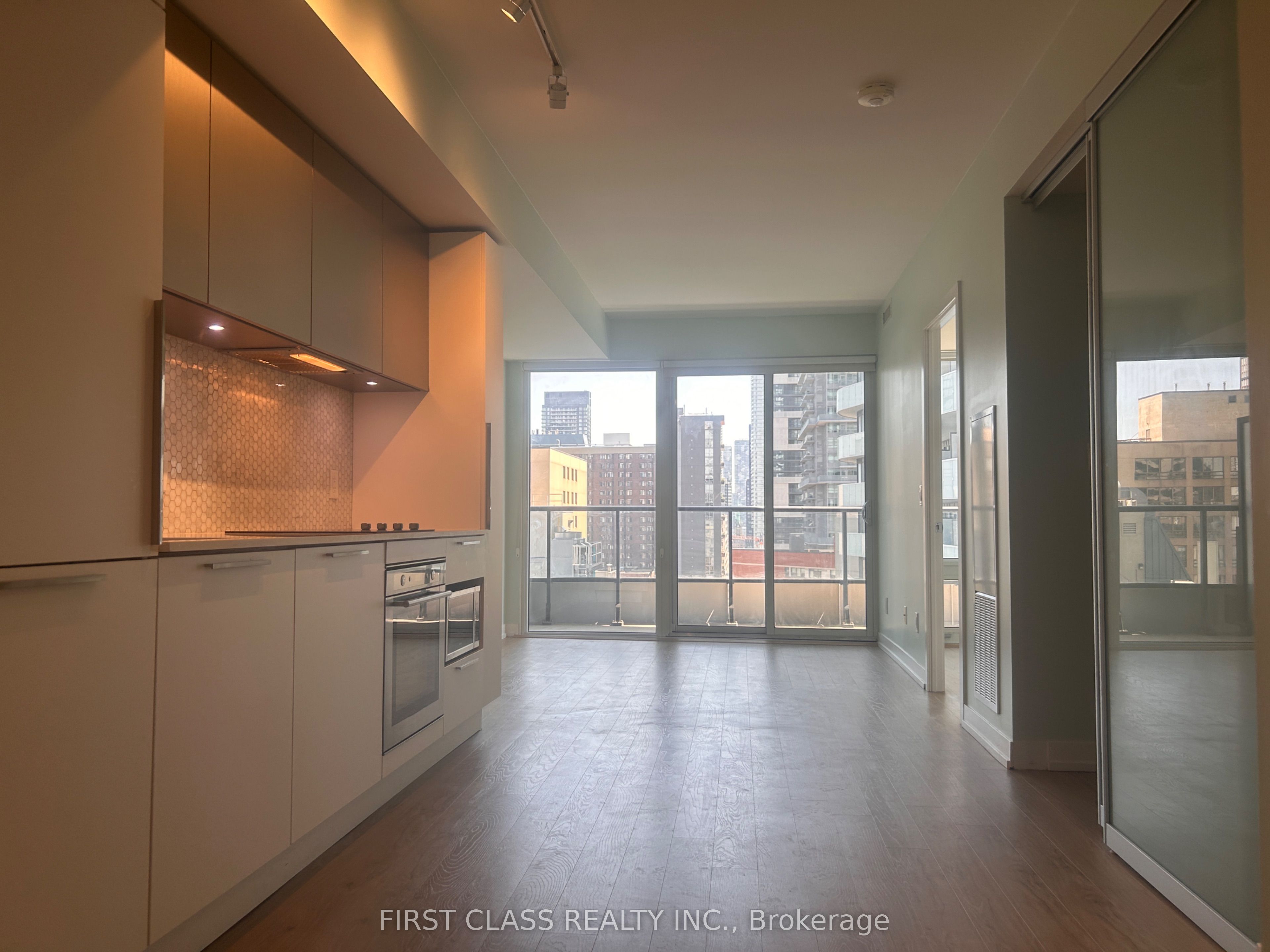 85 Wood Street 1518, Toronto, ON M4Y 0E8 photo 5