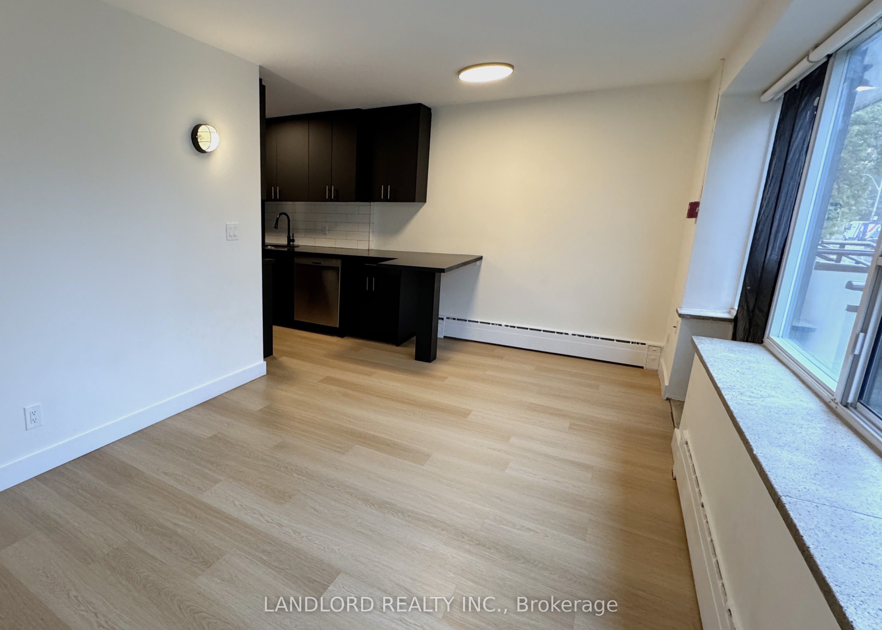 420 Eglinton Avenue E 301, Toronto, ON M4P 1L8 photo 2
