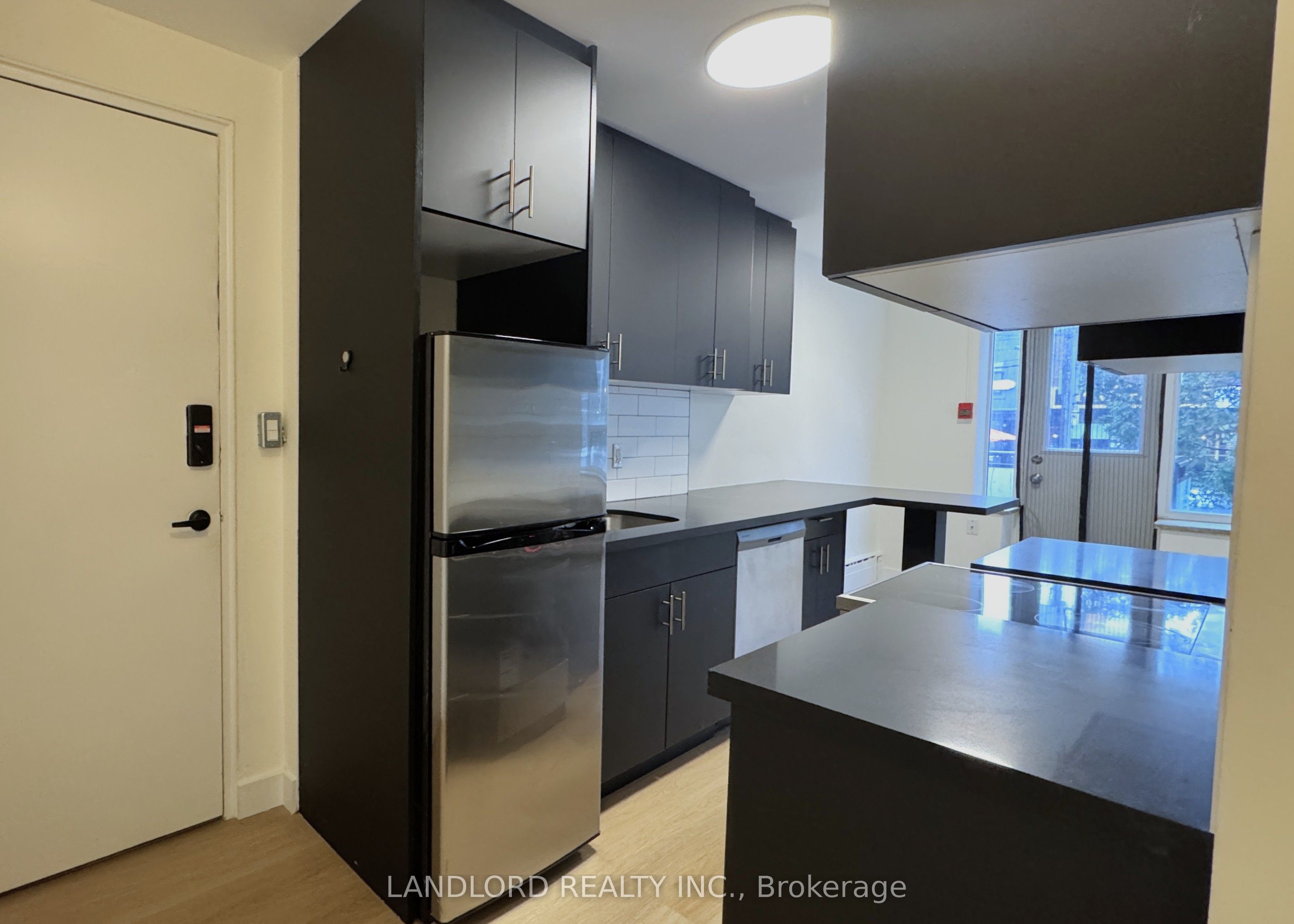 420 Eglinton Avenue E 301, Toronto, ON M4P 1L8 photo 5