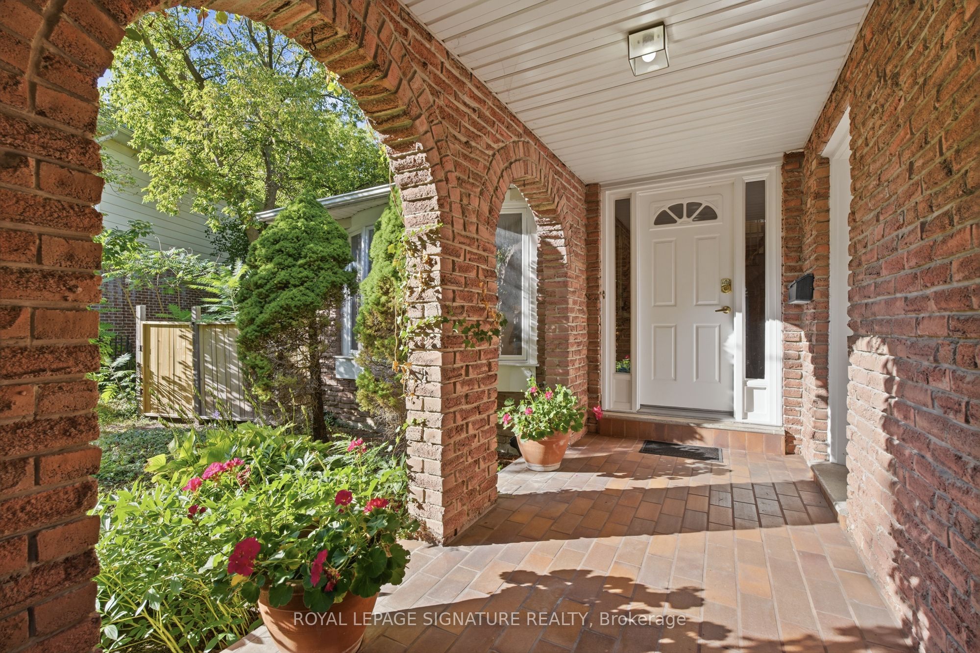 20 Wellesbourne Crescent, Toronto, ON M2H 1Y7 photo 2