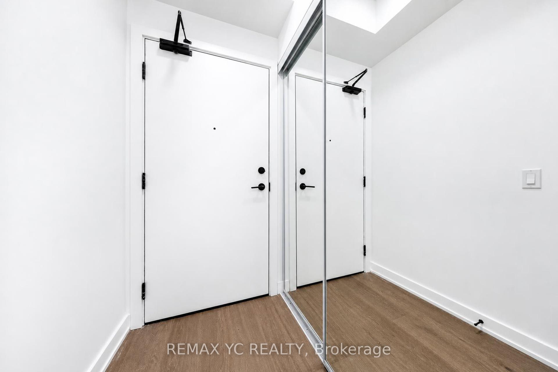 91 Montclair Avenue 706, Toronto, ON M5P 0B1 photo 2