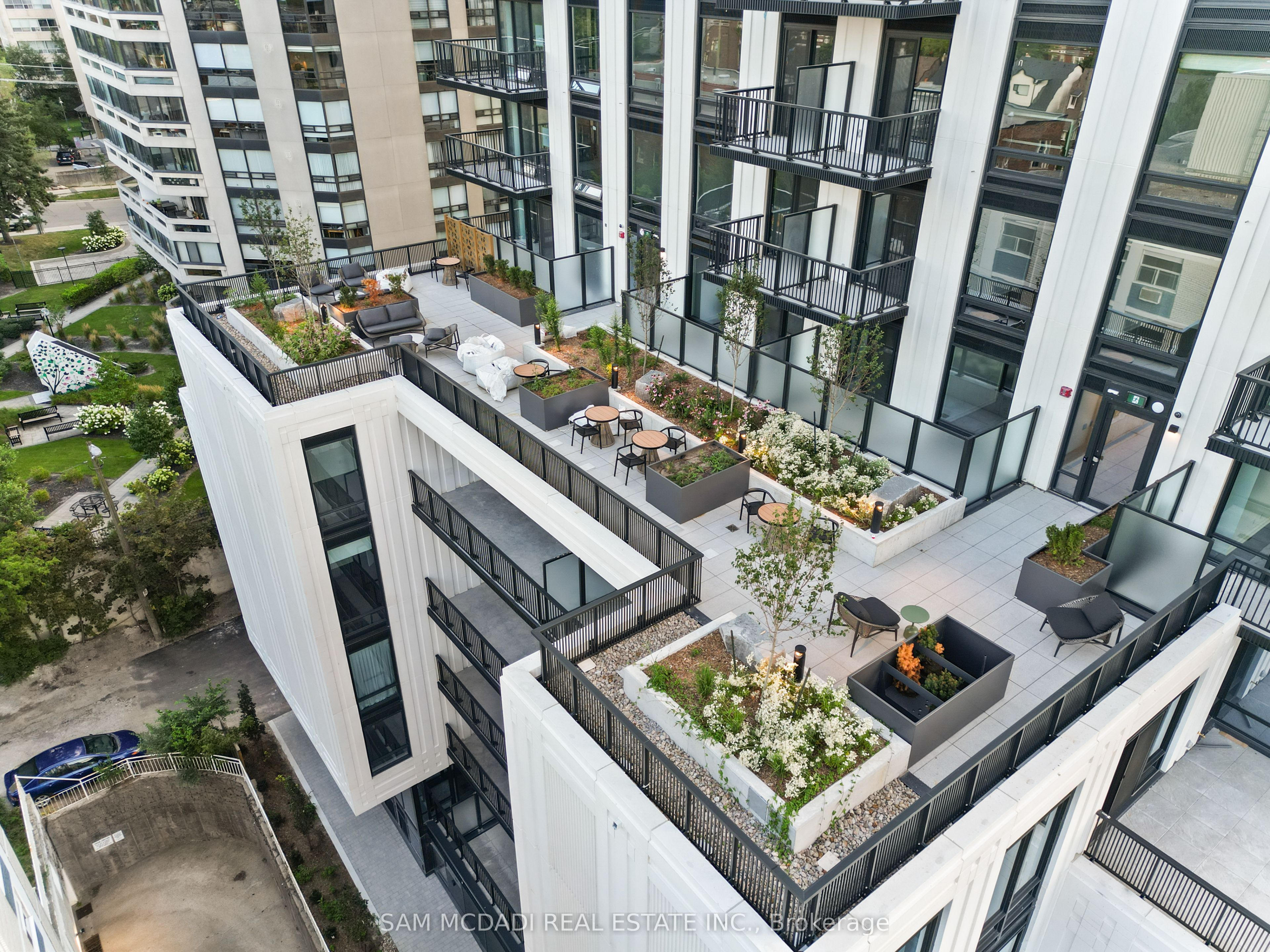 89 Montclair Avenue 1122, Toronto, ON M5P 0A9 photo 4