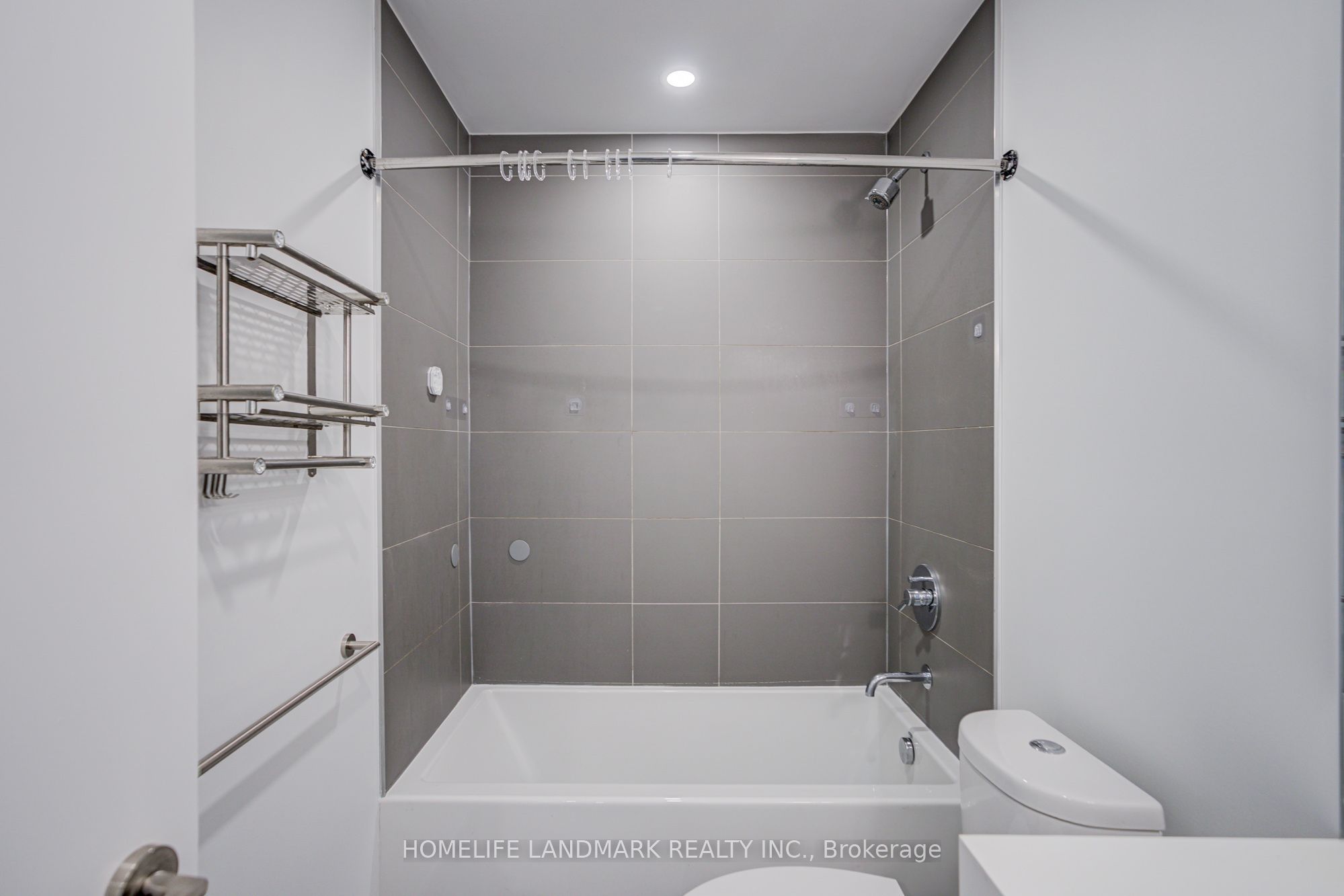 33 Helendale Avenue 601, Toronto, ON M4R 0A4 photo 5