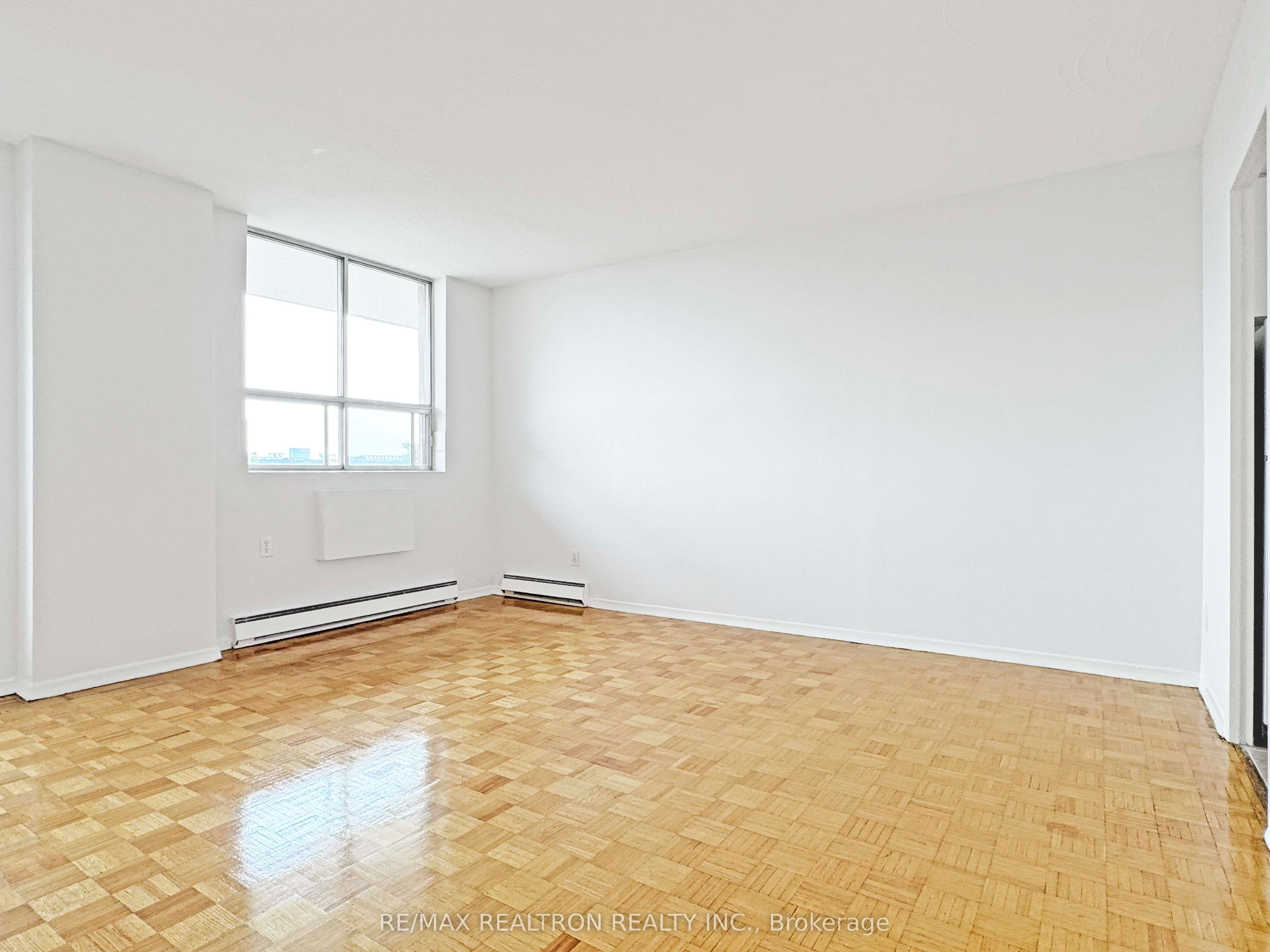 525 Eglinton Avenue E 900, Toronto, ON M4P 2P6
