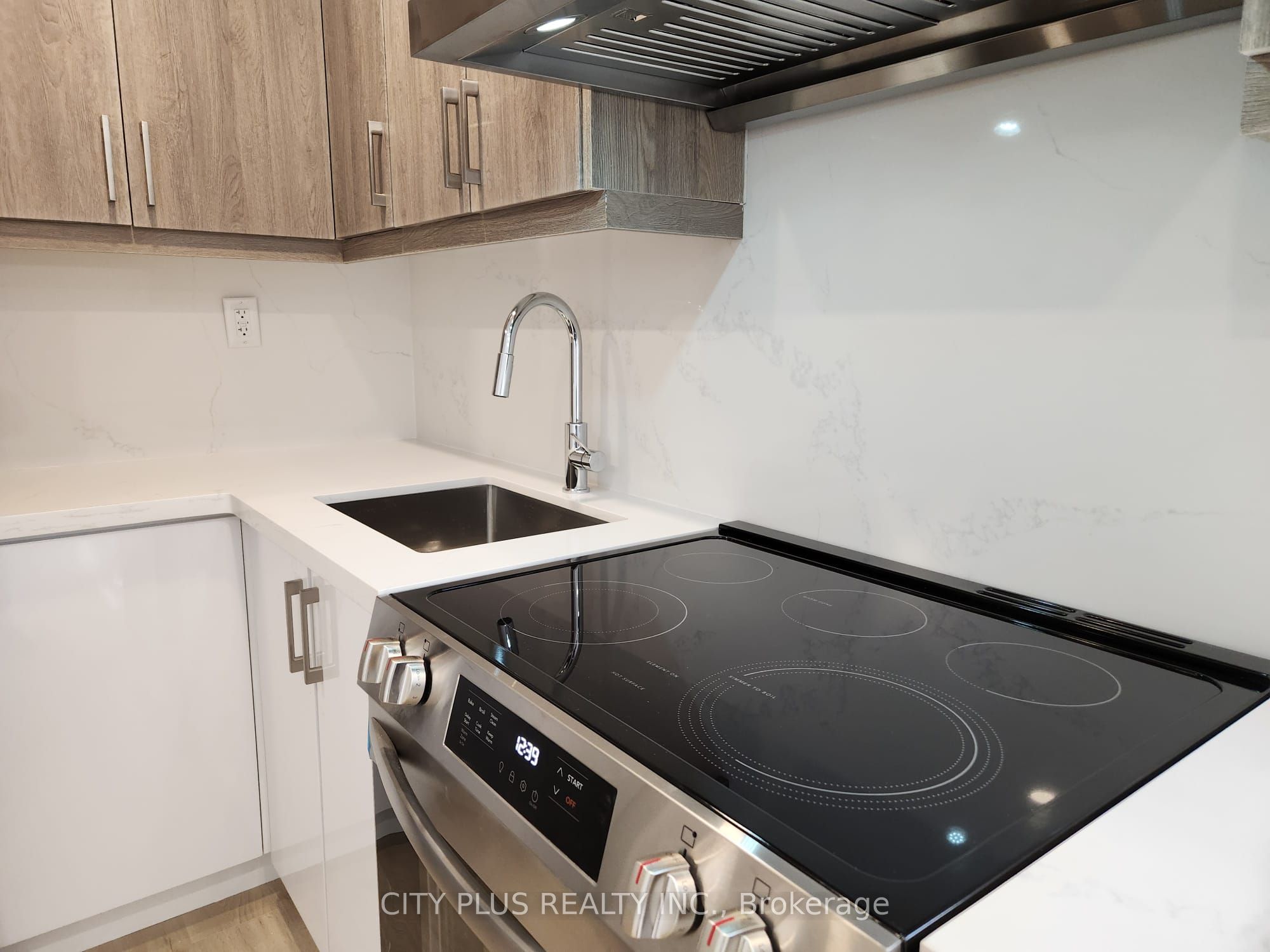 3547 Bathurst Street 2, Toronto, ON M6A 2C7 photo 2