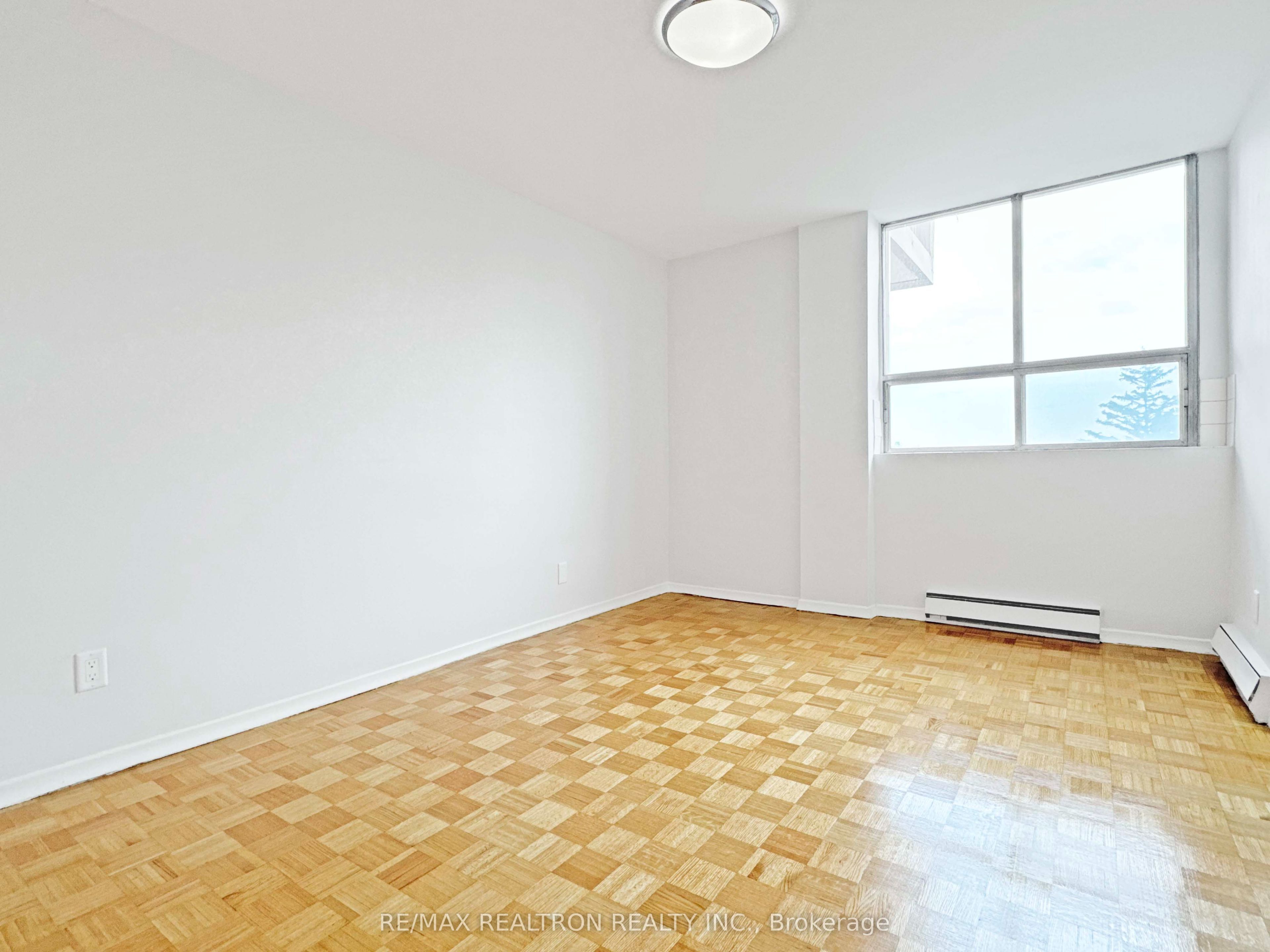 525 Eglinton Avenue E 804, Toronto, ON M4P 2P6 photo 5