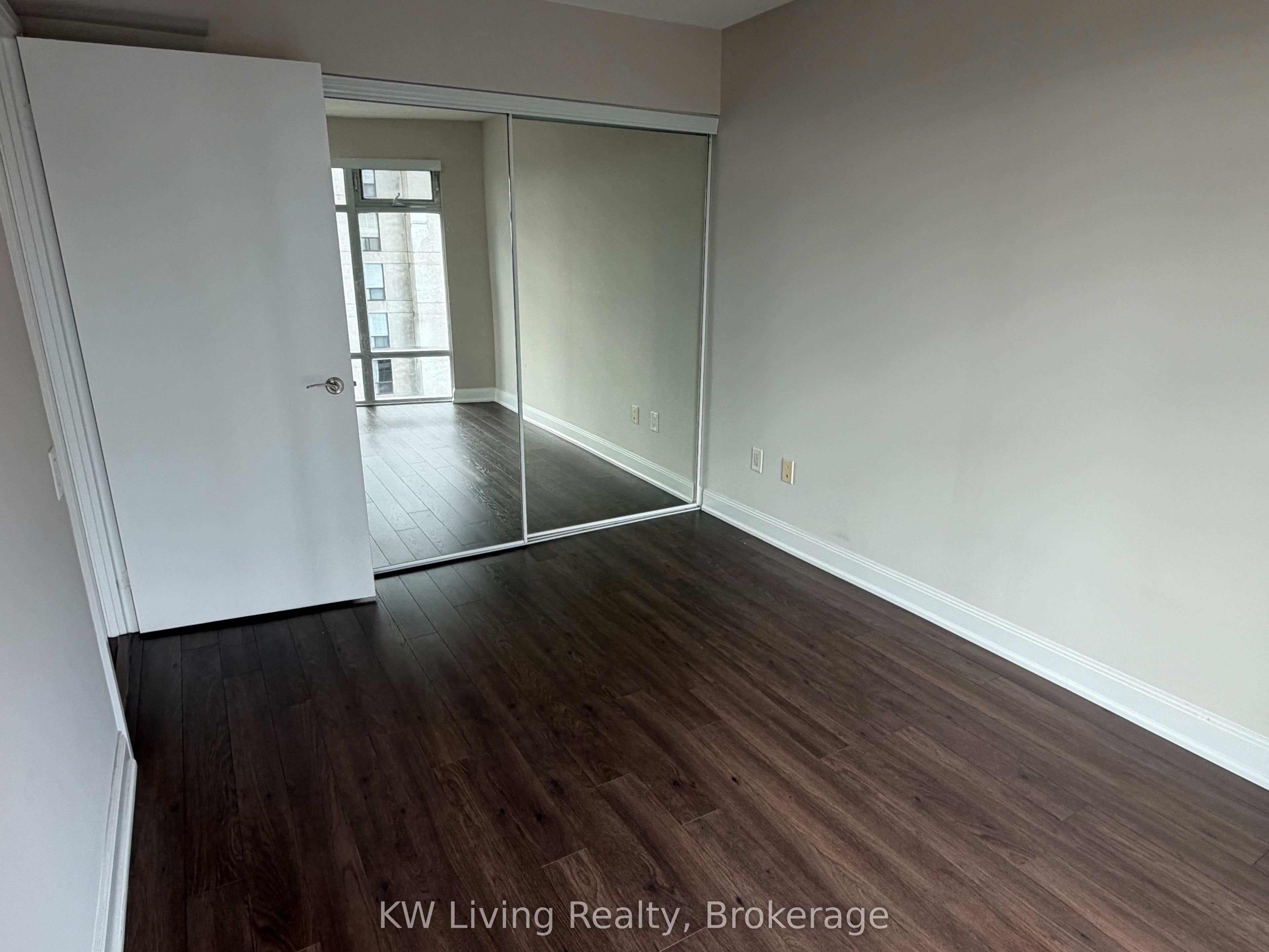 2181 Yonge Street 1112, Toronto, ON M4S 3H7