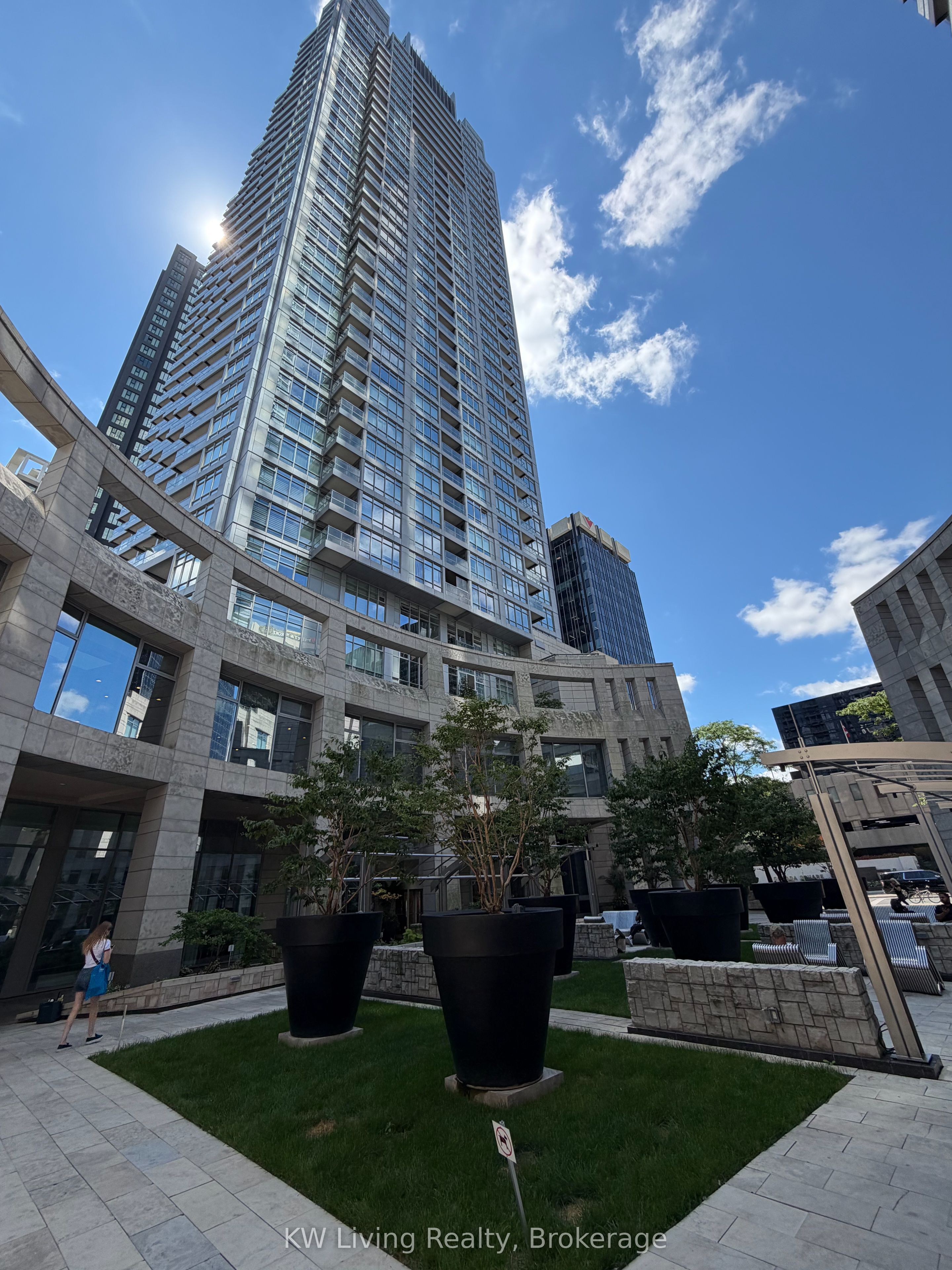 2181 Yonge Street 1112, Toronto, ON M4S 3H7 photo 2