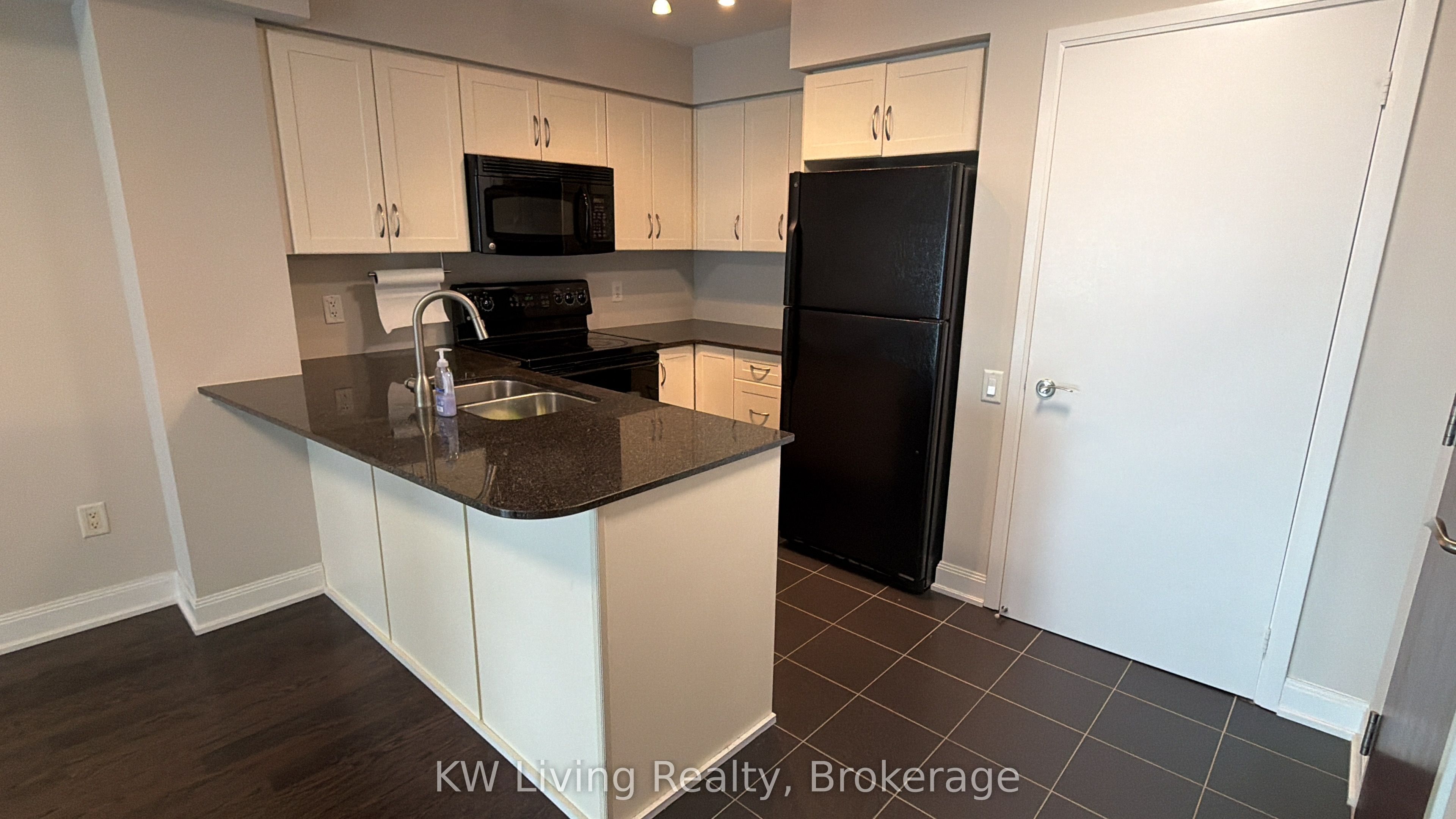 2181 Yonge Street 1112, Toronto, ON M4S 3H7 photo 3
