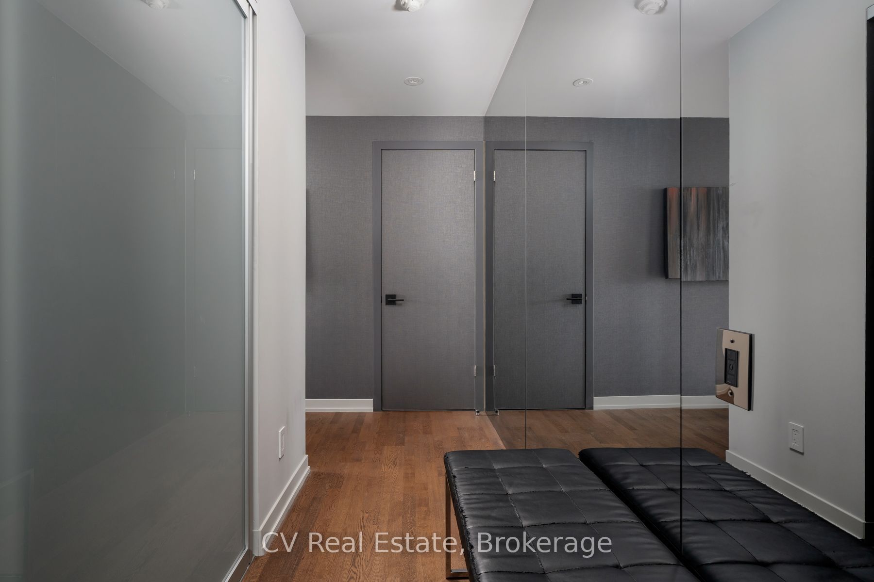 95 Bathurst Street 1305, Toronto, ON M5V 0H7 photo 3