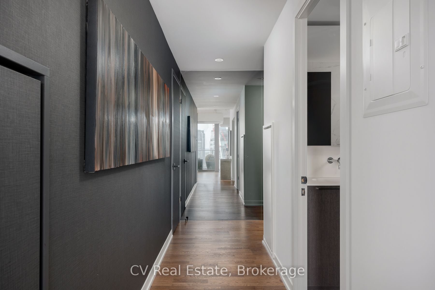 95 Bathurst Street 1305, Toronto, ON M5V 0H7 photo 4