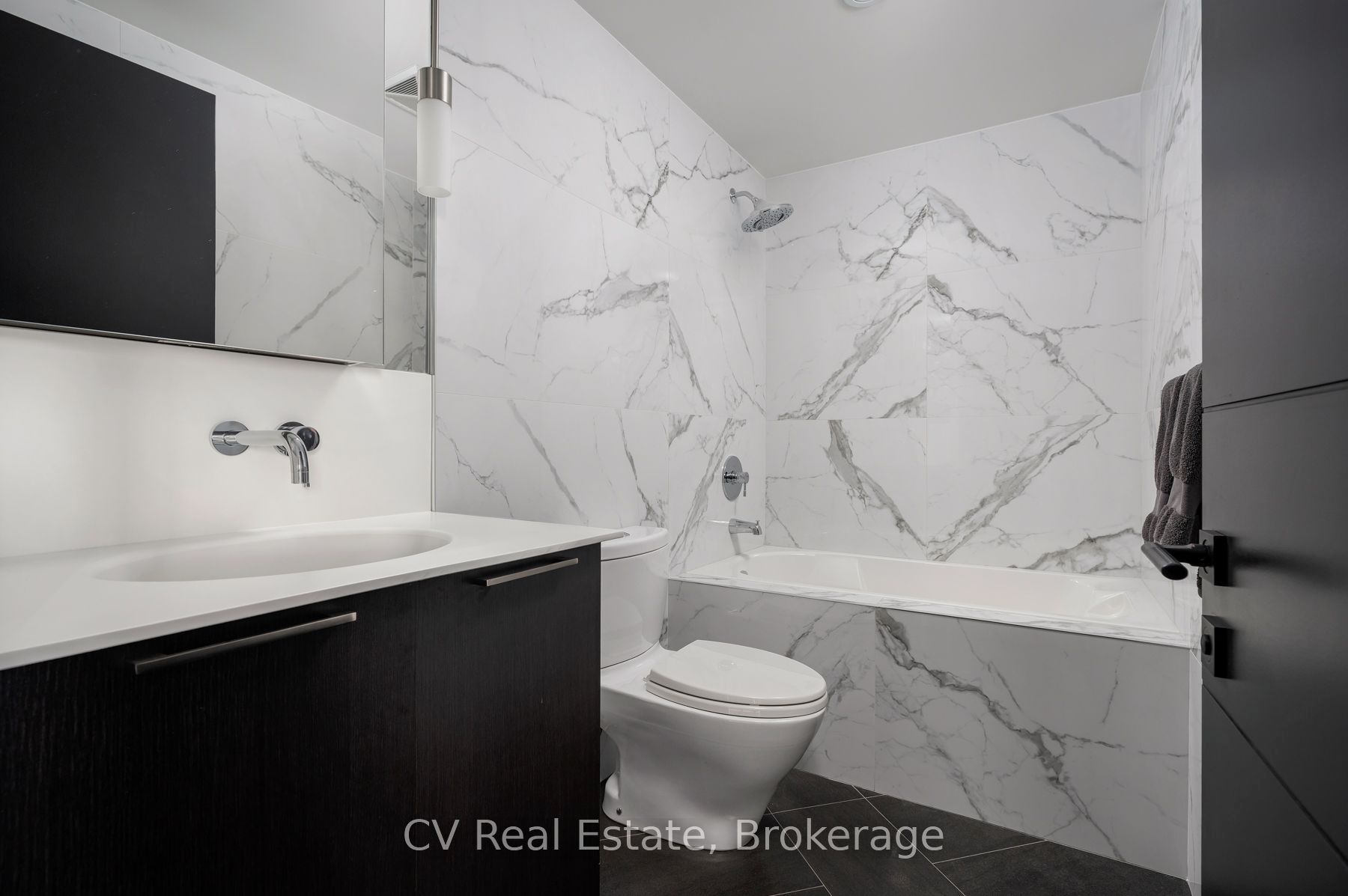 95 Bathurst Street 1305, Toronto, ON M5V 0H7 photo 5