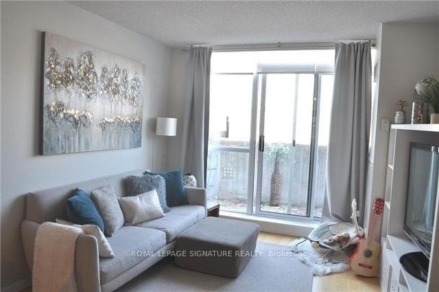 18 Stafford Street PH 15, Toronto, ON M5V 3W4