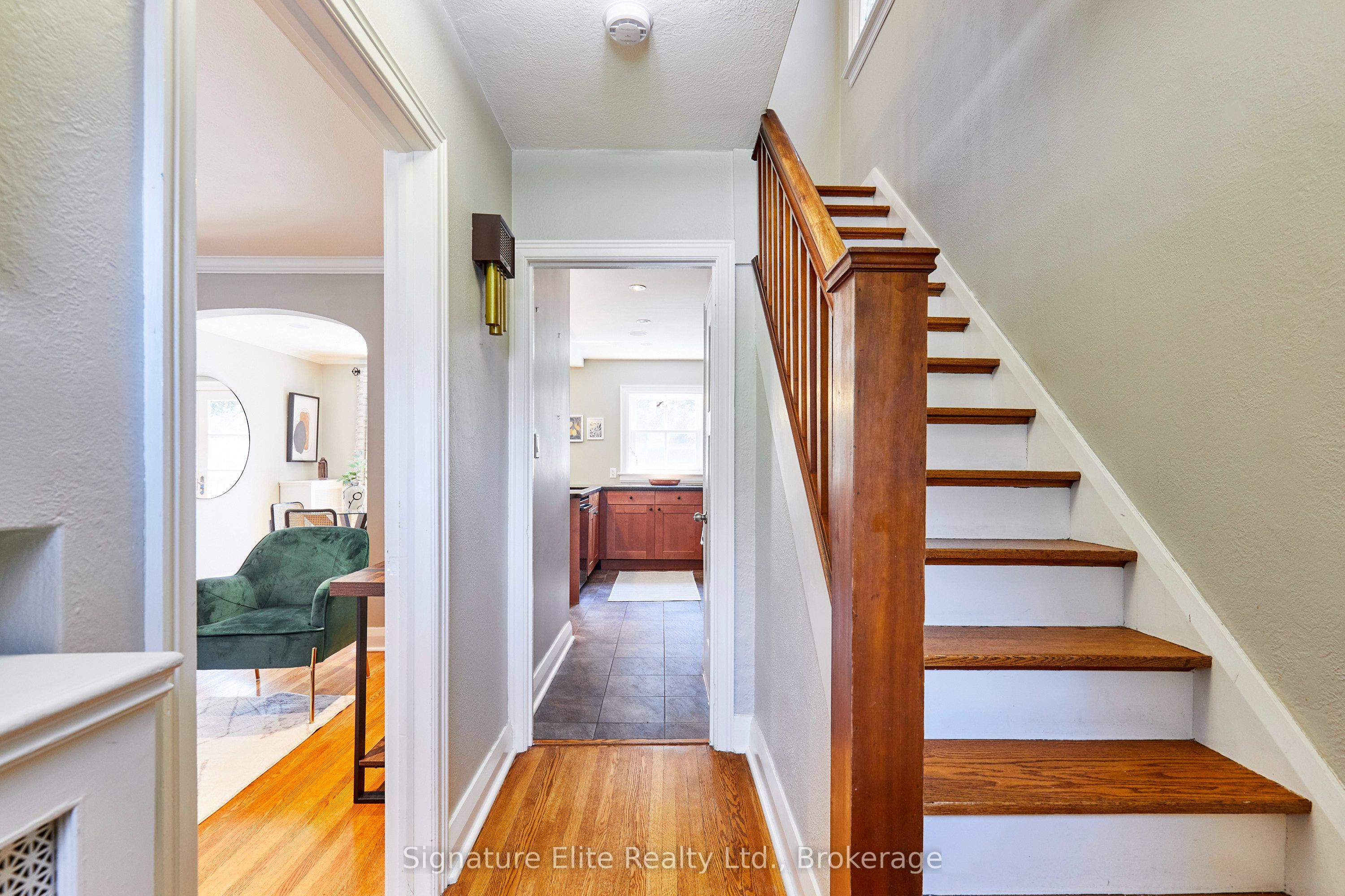 153 Parkhurst Boulevard, Toronto, ON M4G 2E8 photo 4
