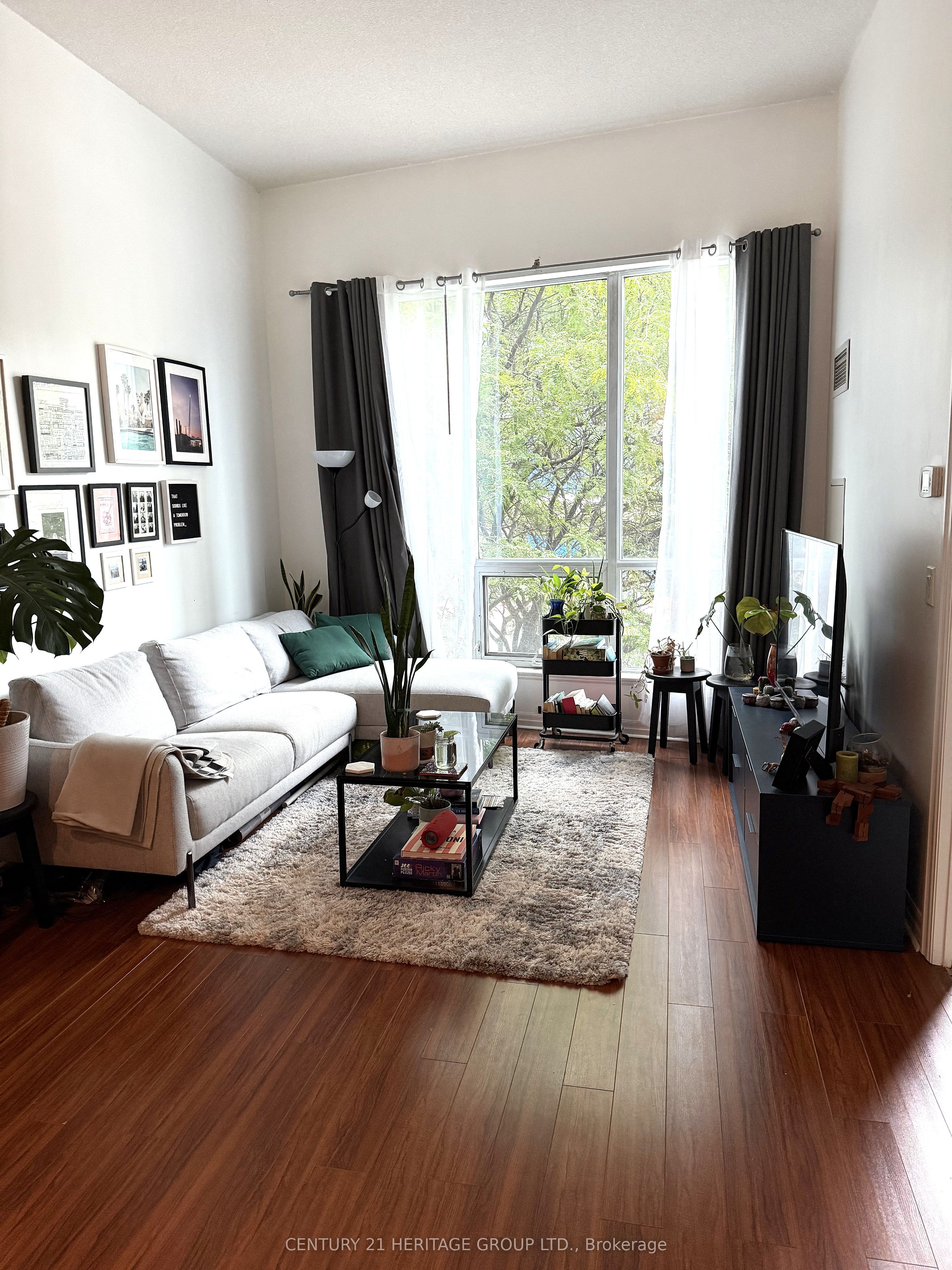 16 Yonge Street 208, Toronto, ON M5E 2A3 photo 2