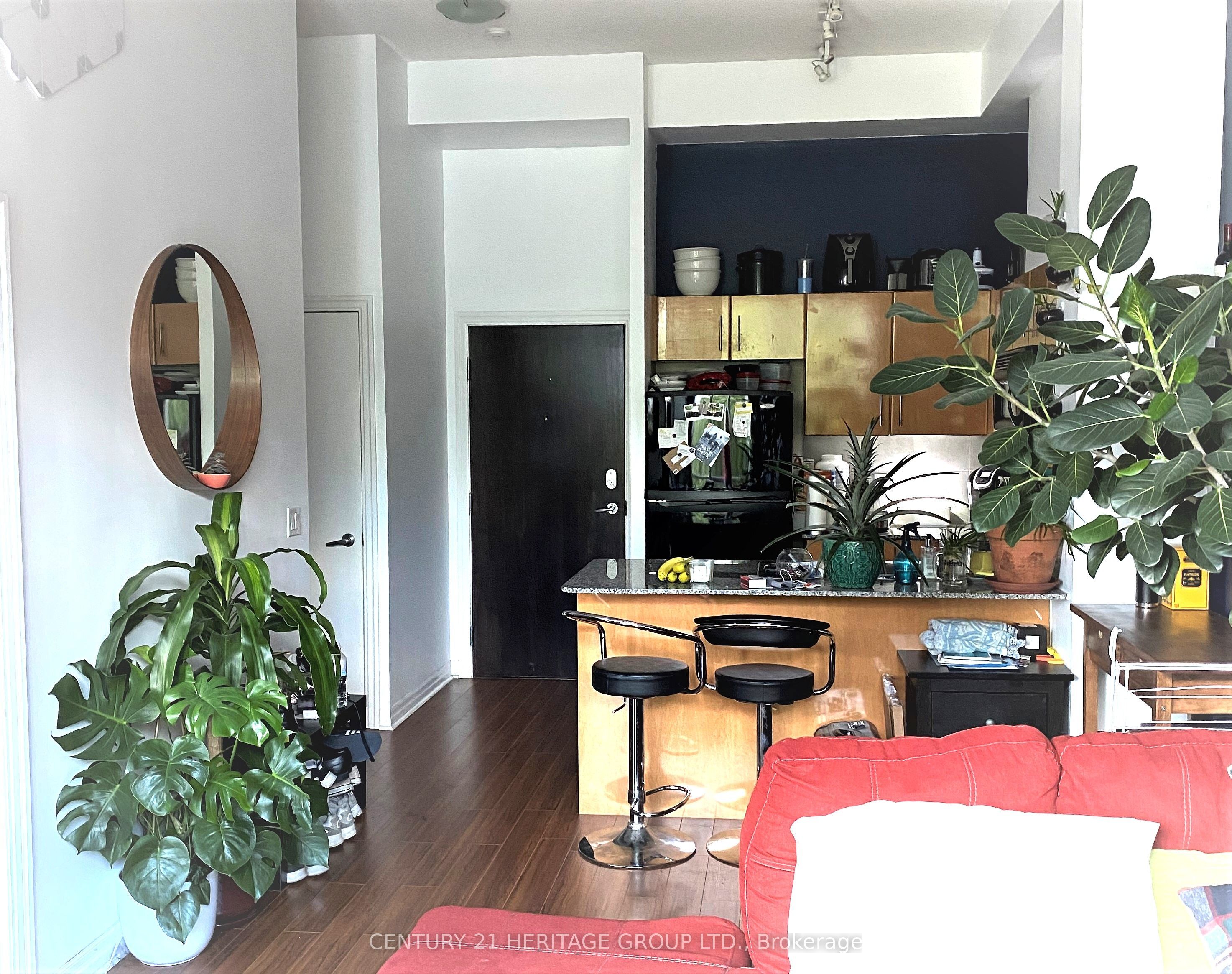 16 Yonge Street 208, Toronto, ON M5E 2A3 photo 3
