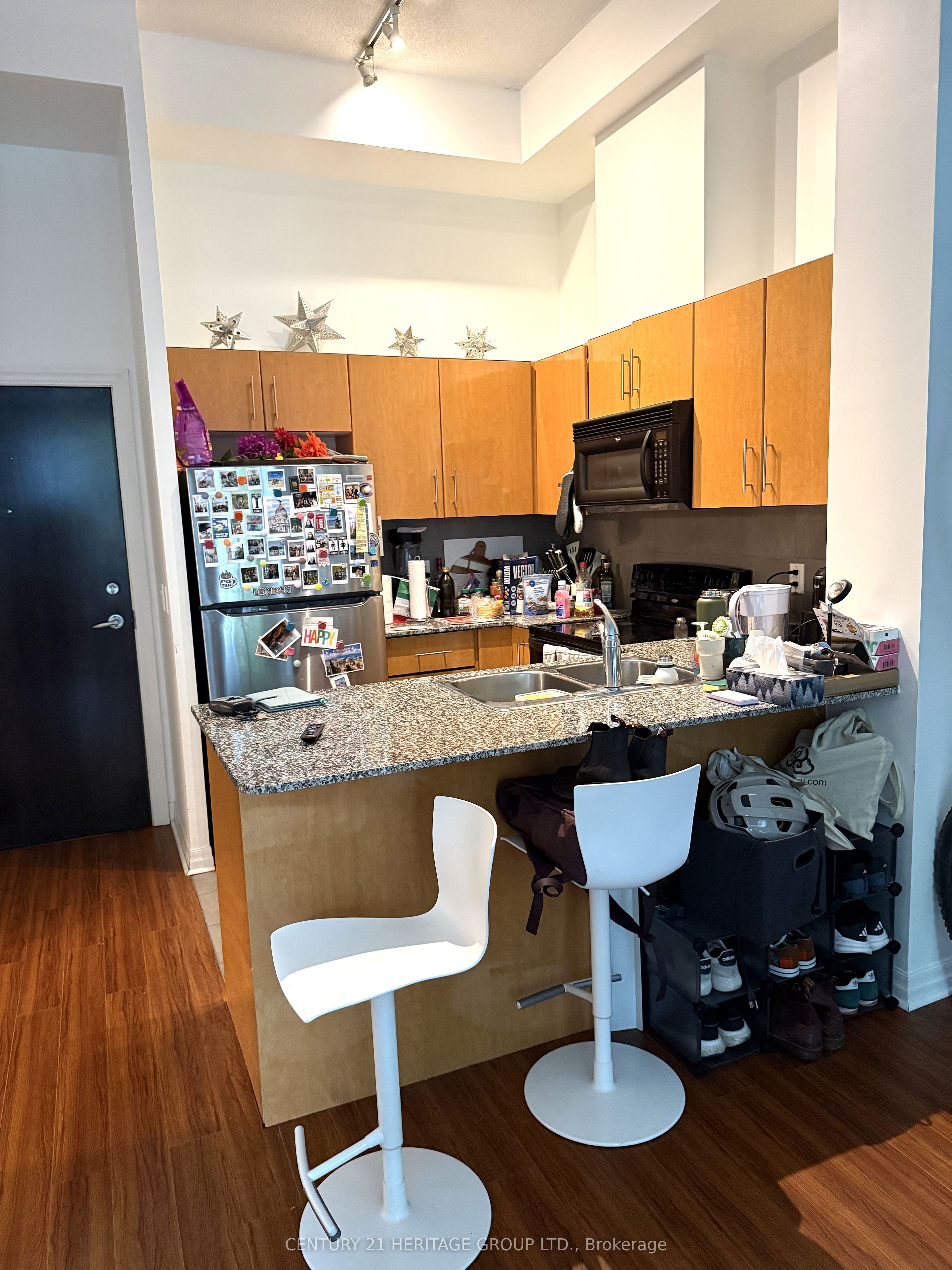 16 Yonge Street 208, Toronto, ON M5E 2A3 photo 4