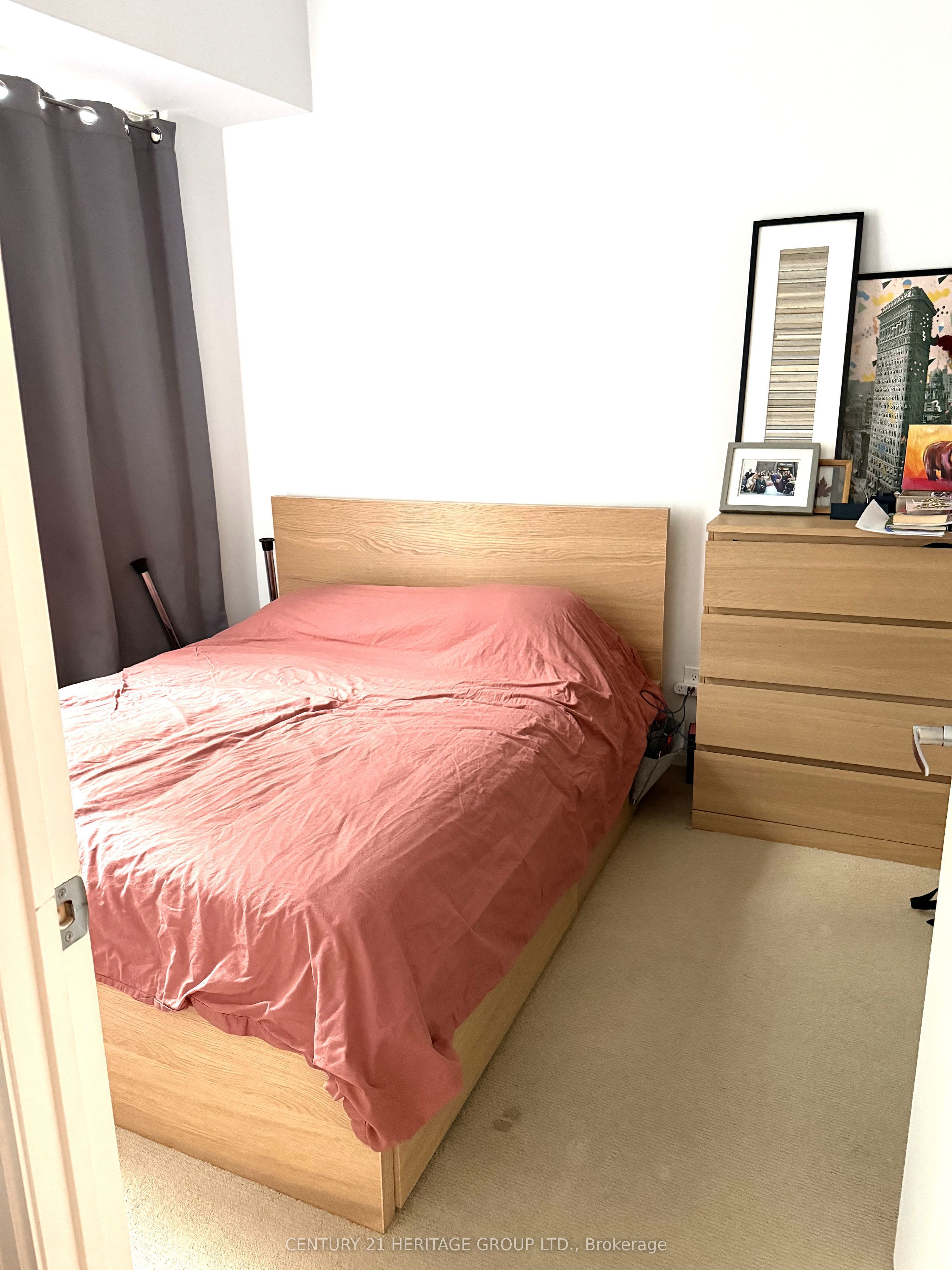 16 Yonge Street 208, Toronto, ON M5E 2A3 photo 5