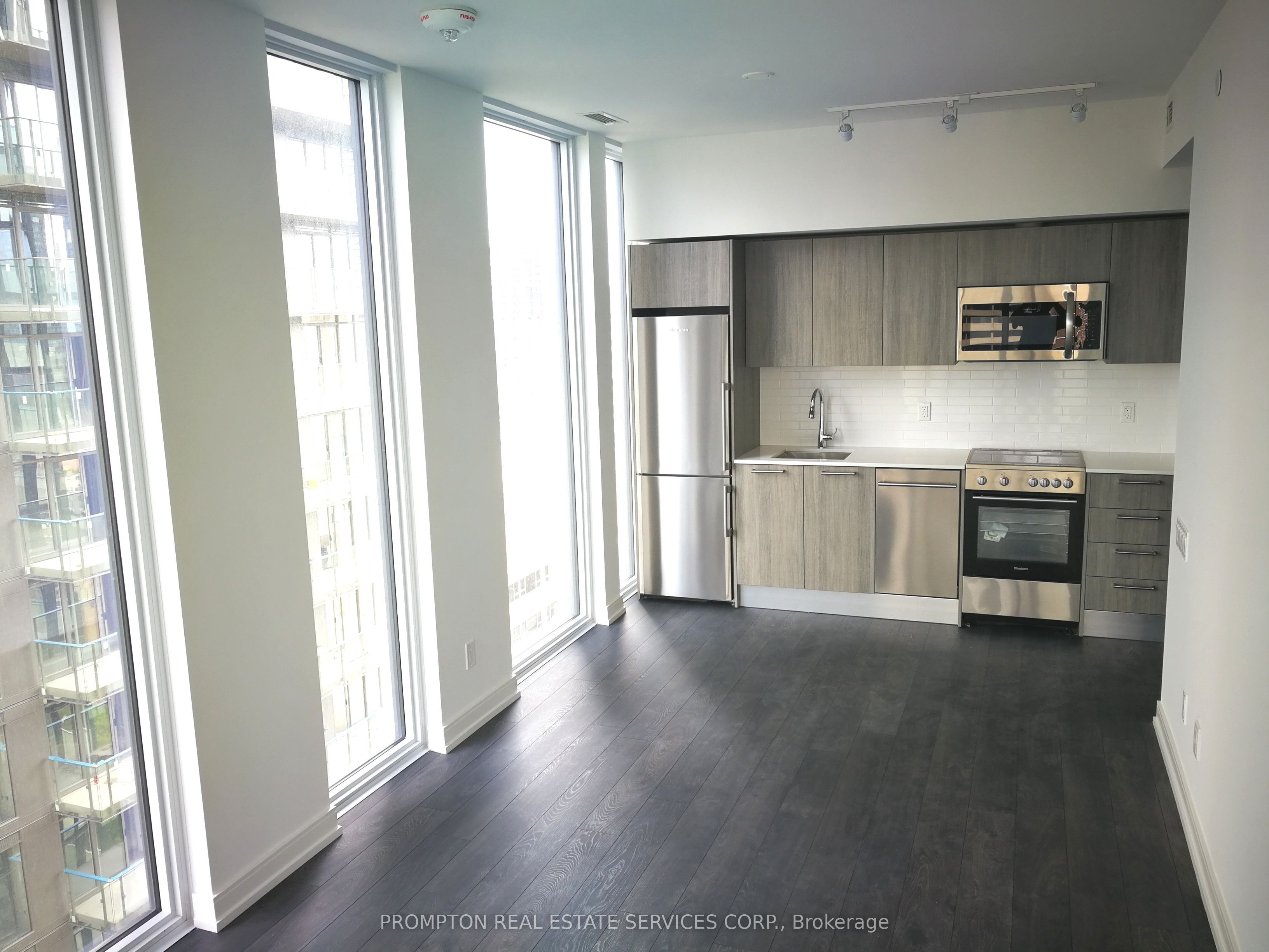 28 Wellesley Street E 1707, Toronto, ON M4Y 0C4 photo 2