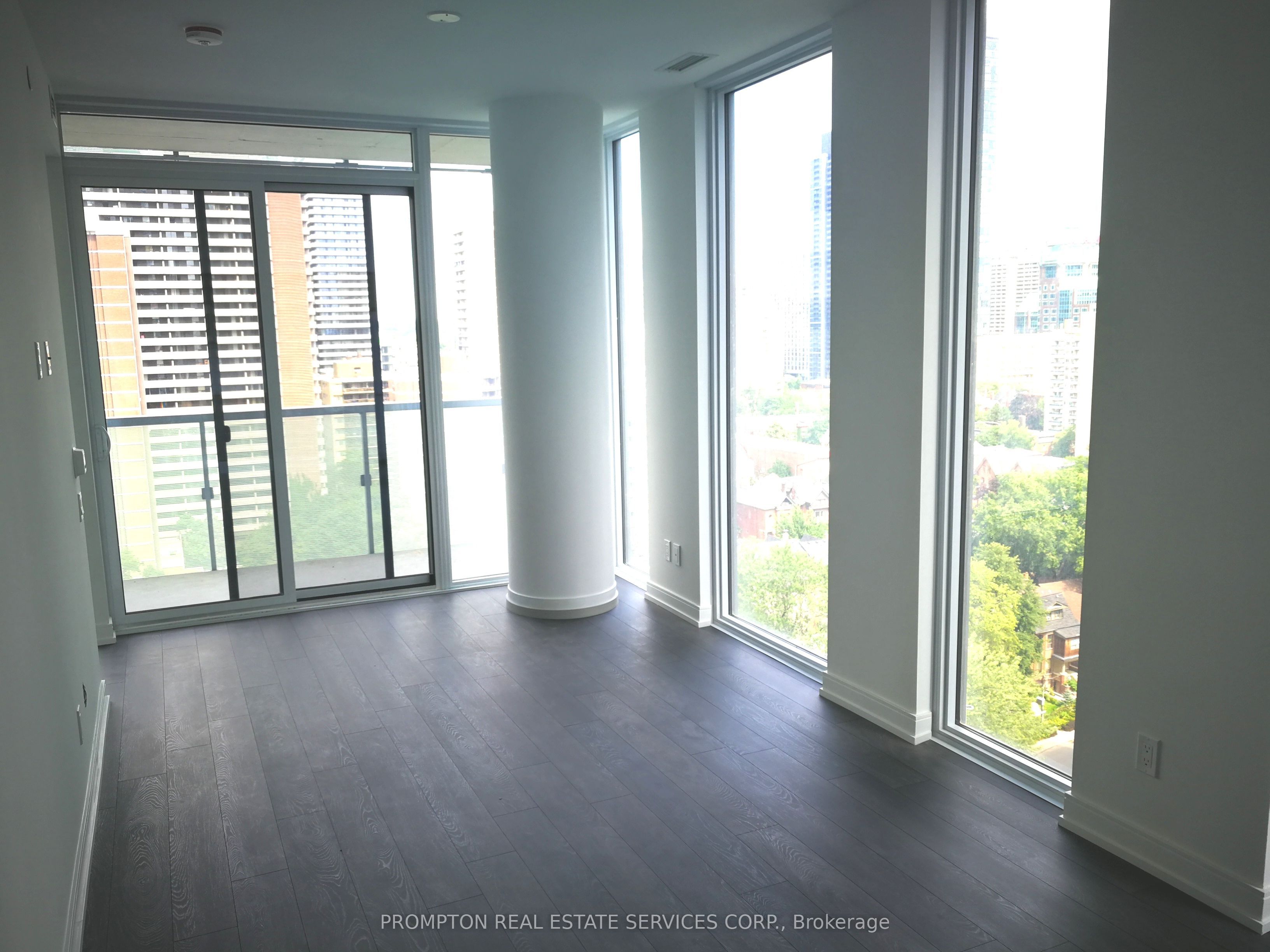 28 Wellesley Street E 1707, Toronto, ON M4Y 0C4 photo 3