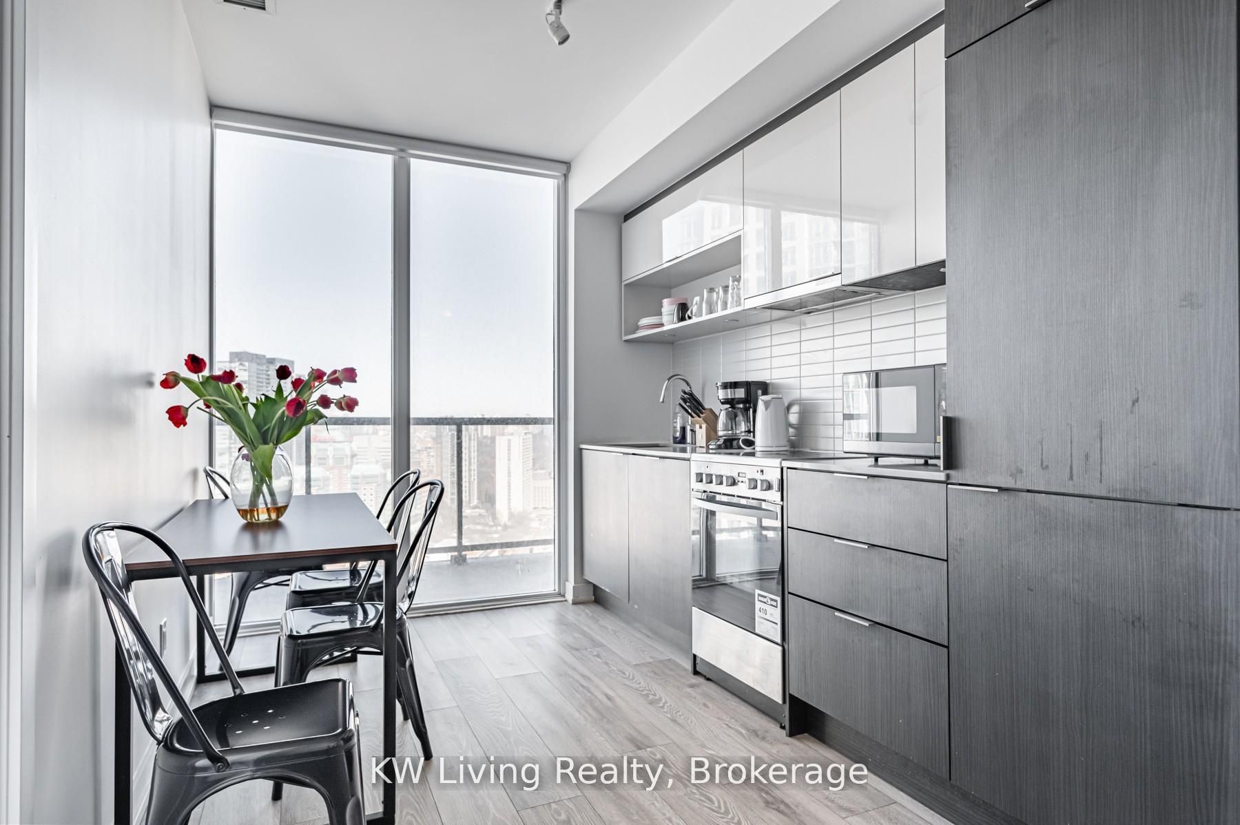 159 Wellesley Street E 1909, Toronto, ON M4Y 0H5 photo 2